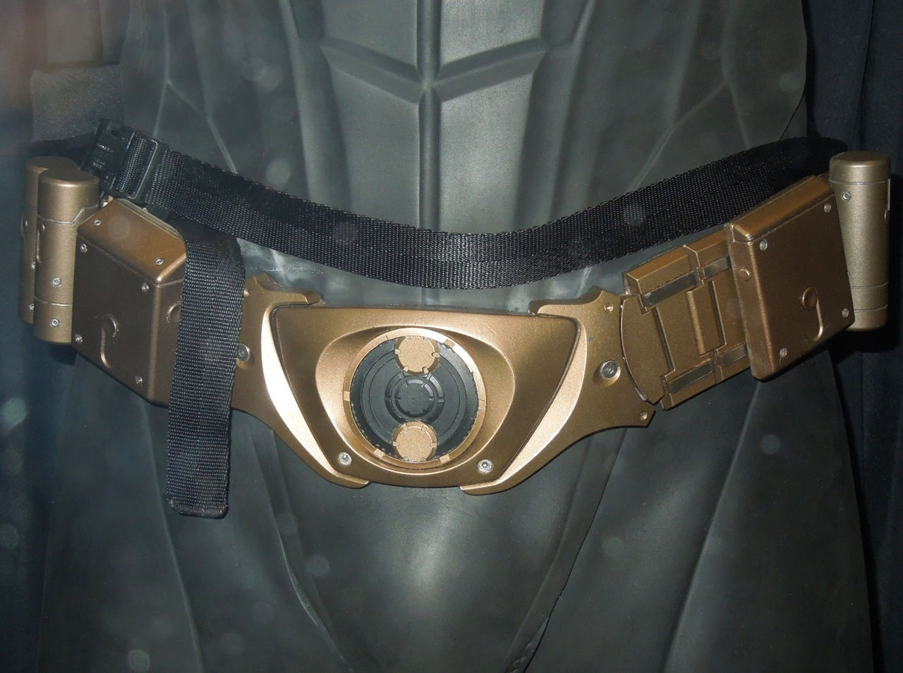 Wallpaper #UnfFJpMB-pgBXx60VaNl93 Batman Begins Costume Worn by Christian Bale on Display