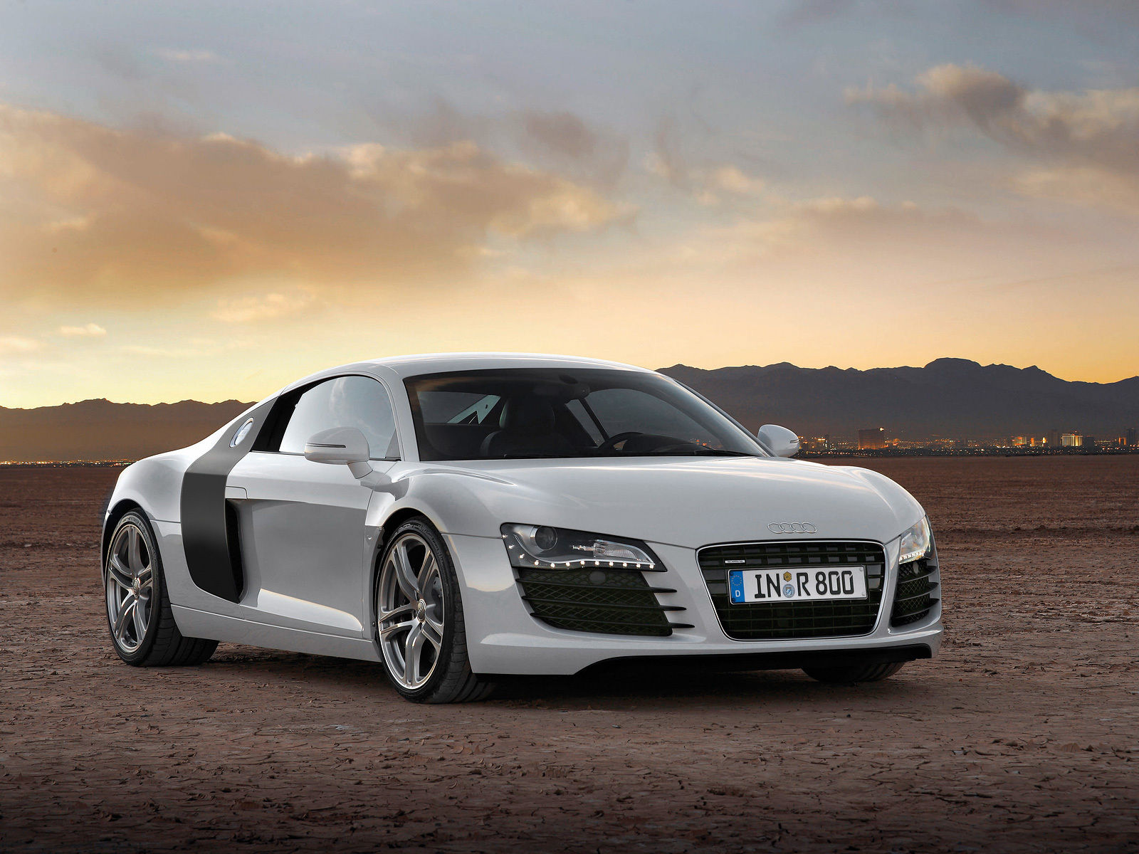 Wallpaper #-RnIDo8BtGB6xQ78ZVrp32 Audi Photo Galleries Audi R8 Silver