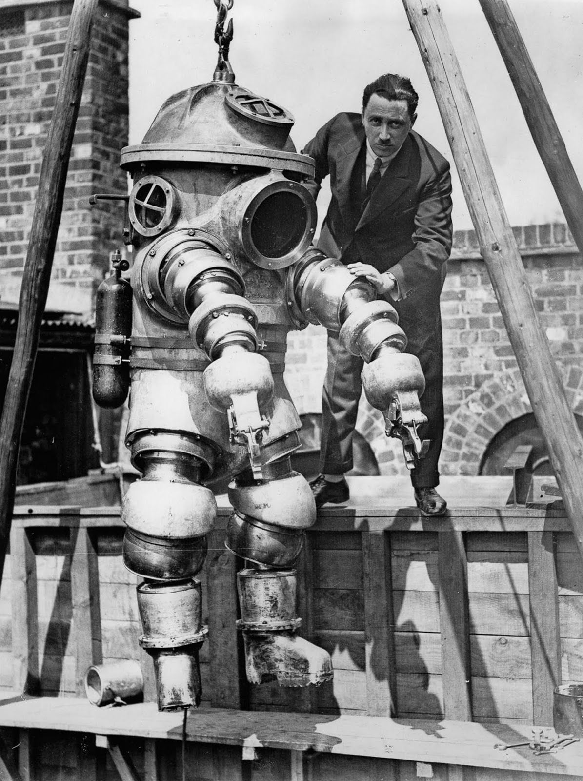 Wallpaper #S2ej65IBSpphPi3-z00p332 The Early Diving Suits Through Rare Photographs 1900 1935 Rare
