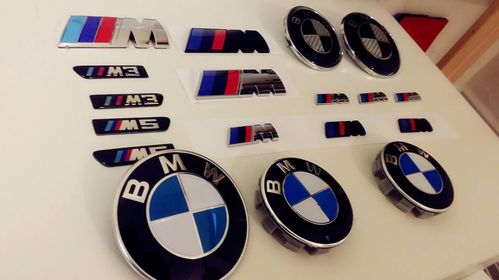 Wallpaper #OGiBF5MBSpphPi3-_Q-j65 BMW X5 M Emblem