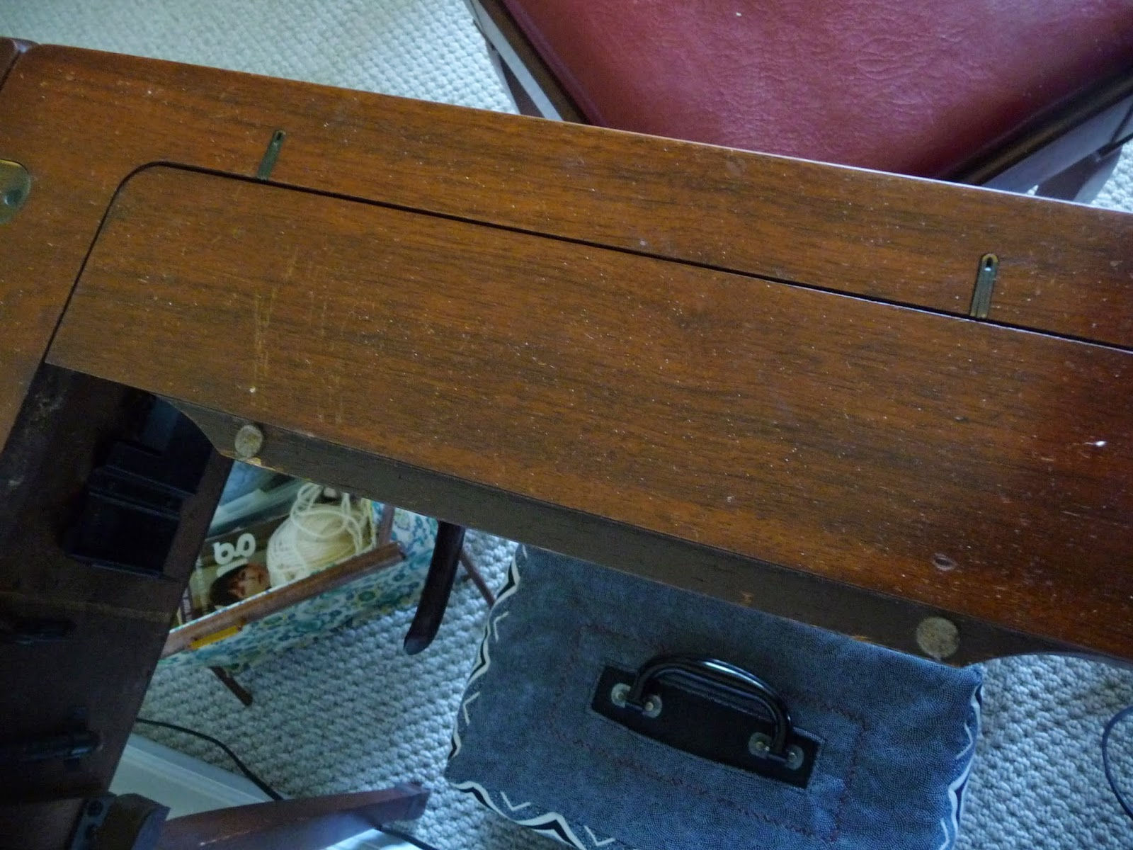 Wallpaper #8C00F Vintage Singer Sewing Machine Wcabinet Biegetan Sewing