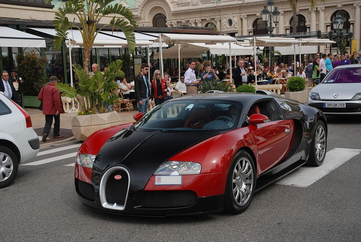 Wallpaper #mhnBEI8BtGB6xQ78iF_-36 Bugatti in the Streets Luxury Car