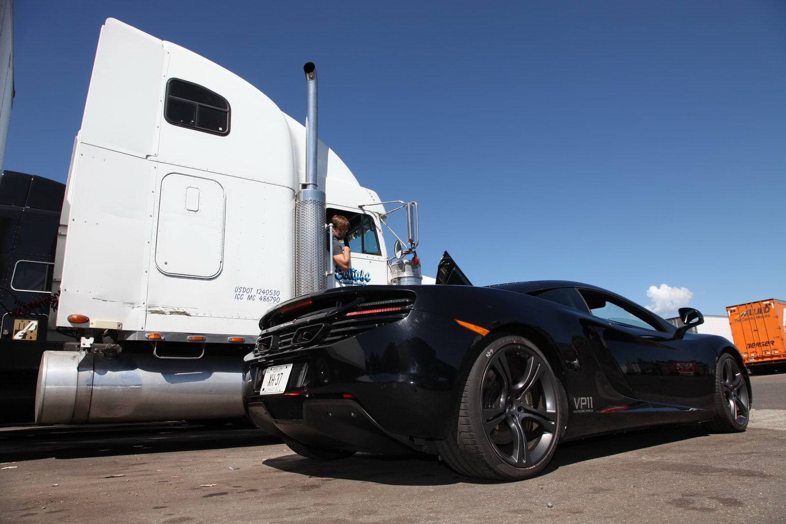 Wallpaper #gWgiIZMBSpphPi3-gC_n60 Club 4 Buzz Mclaren Mp4 12c in Black
