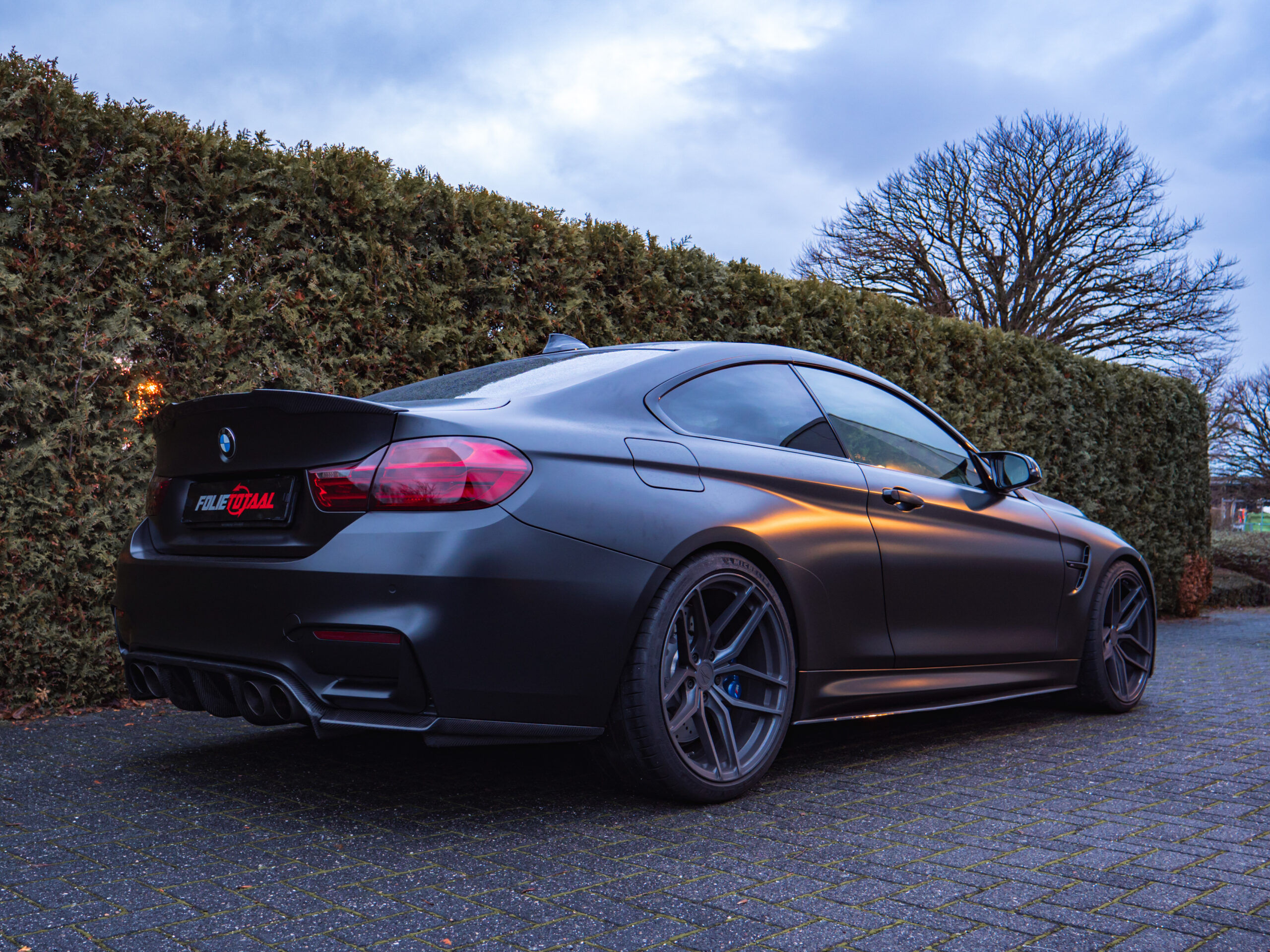 Wallpaper #_RnrBo8BtGB6xQ78R1S320 BMW M4 Satin Black Folietotaalnl