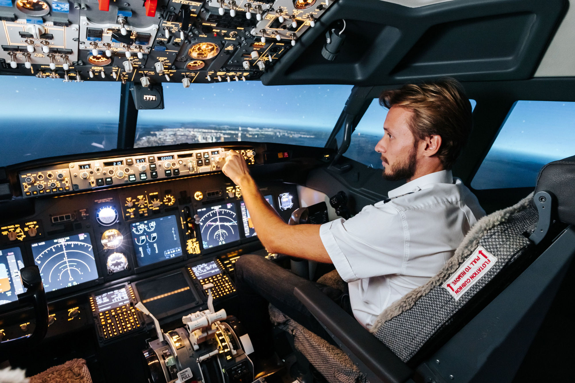 Wallpaper #NWcV6JIBSpphPi3-Xzs5244 Airline Captain Duties and Responsibilities Explained
