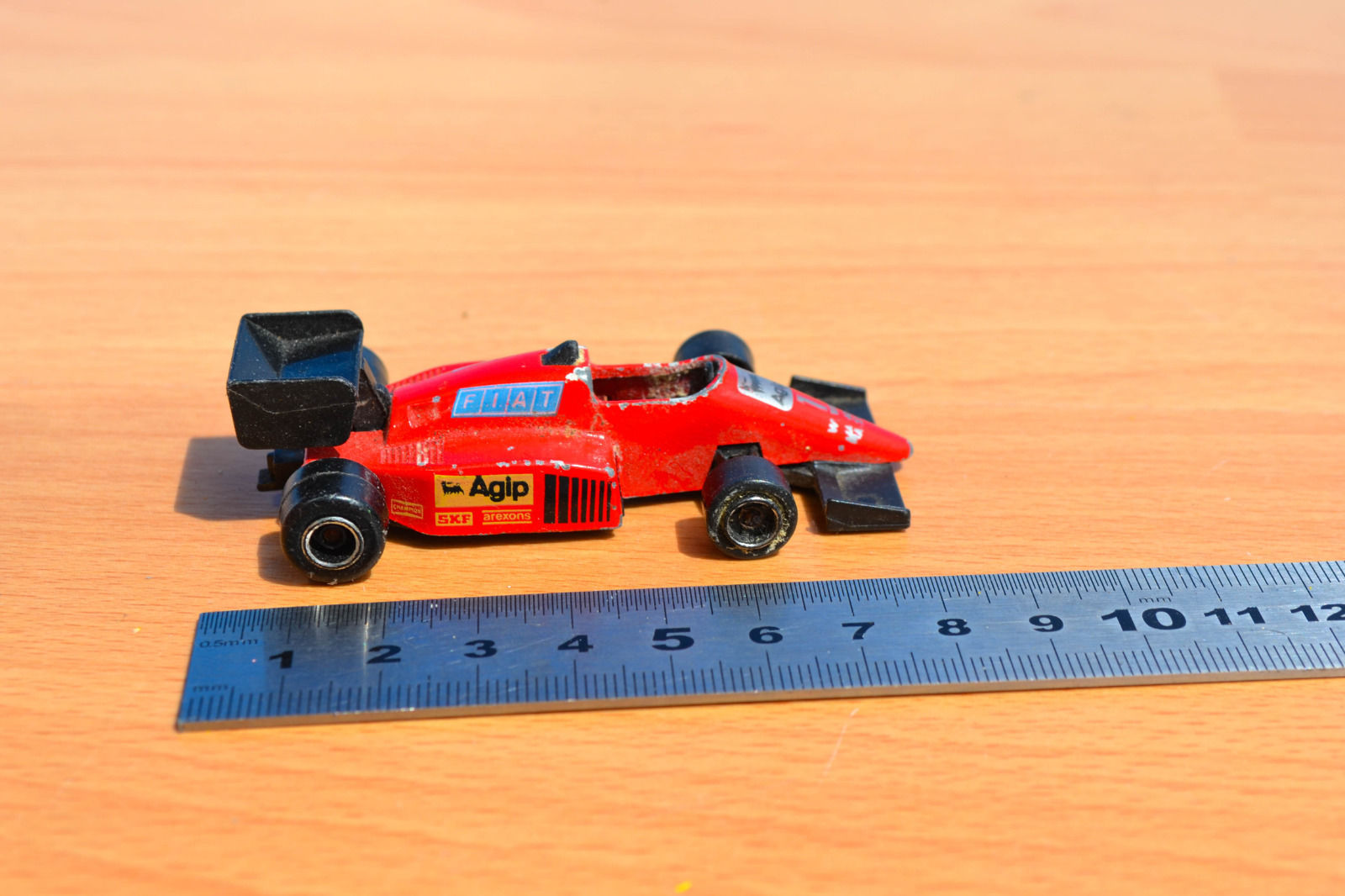 Wallpaper #O2fS_ZIBSpphPi3-u52G251 Antique Toy Car 1980s Majorette Ferrari F1 Formula 1 Race Car Corgi