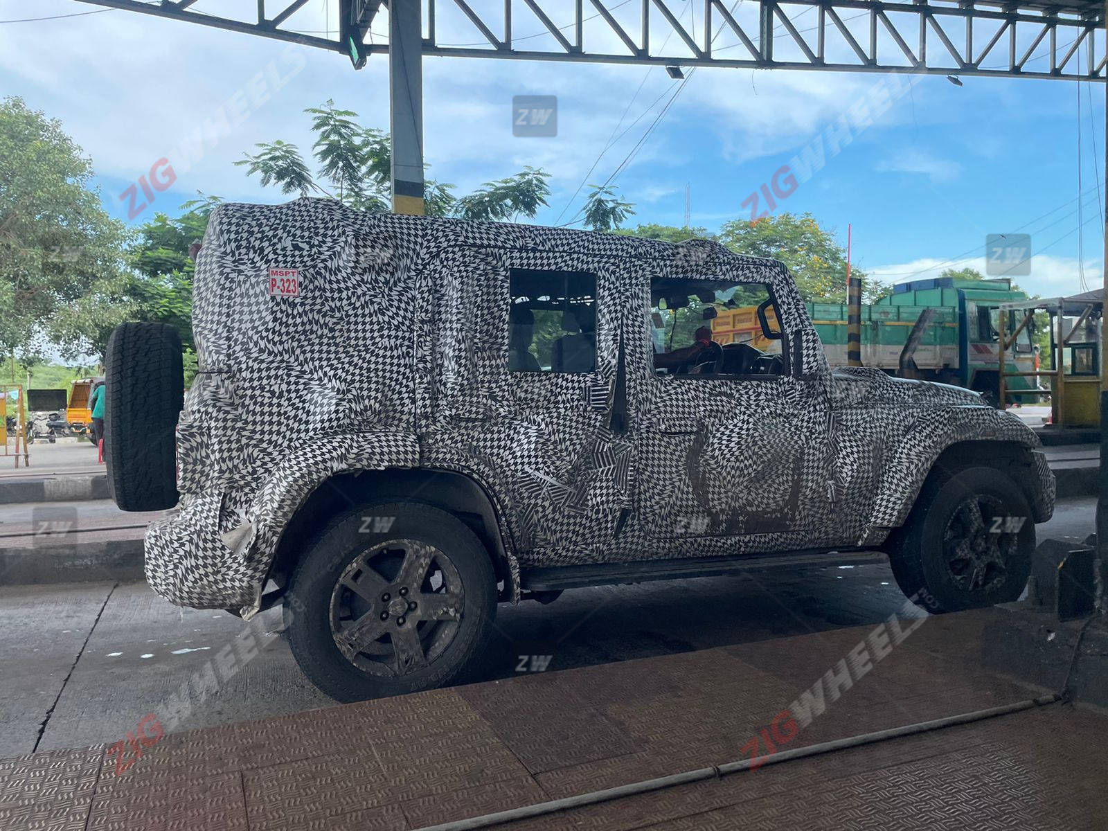 Wallpaper #i2dkCpMBSpphPi3-v9SB435 Mahindra Thar 5 Door Spotted Testing Once Again Reveals New Design