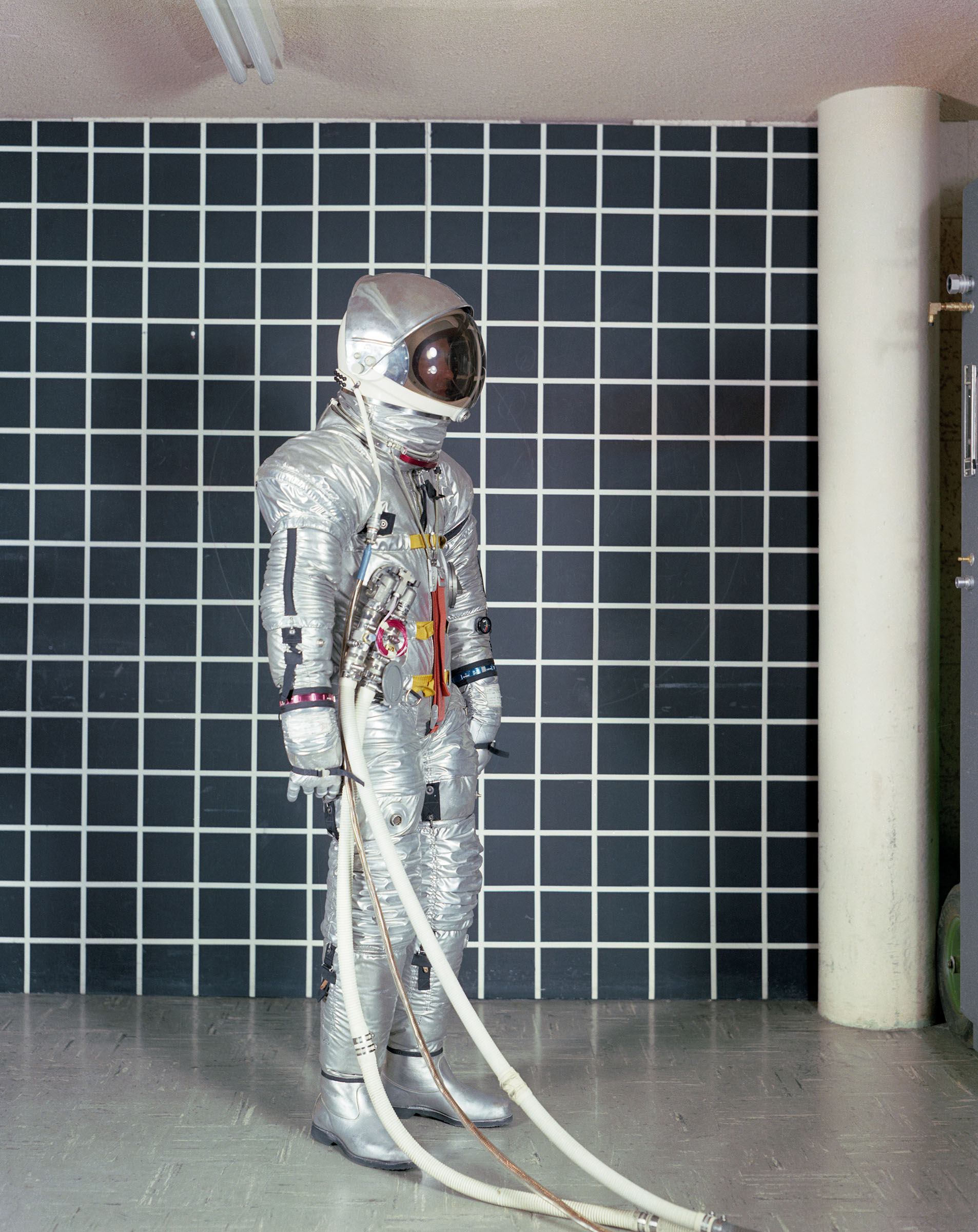 Wallpaper #e2eE_JIBSpphPi3-ZZiW33 Season of Apollo Part Seven Space Suits for Apollo