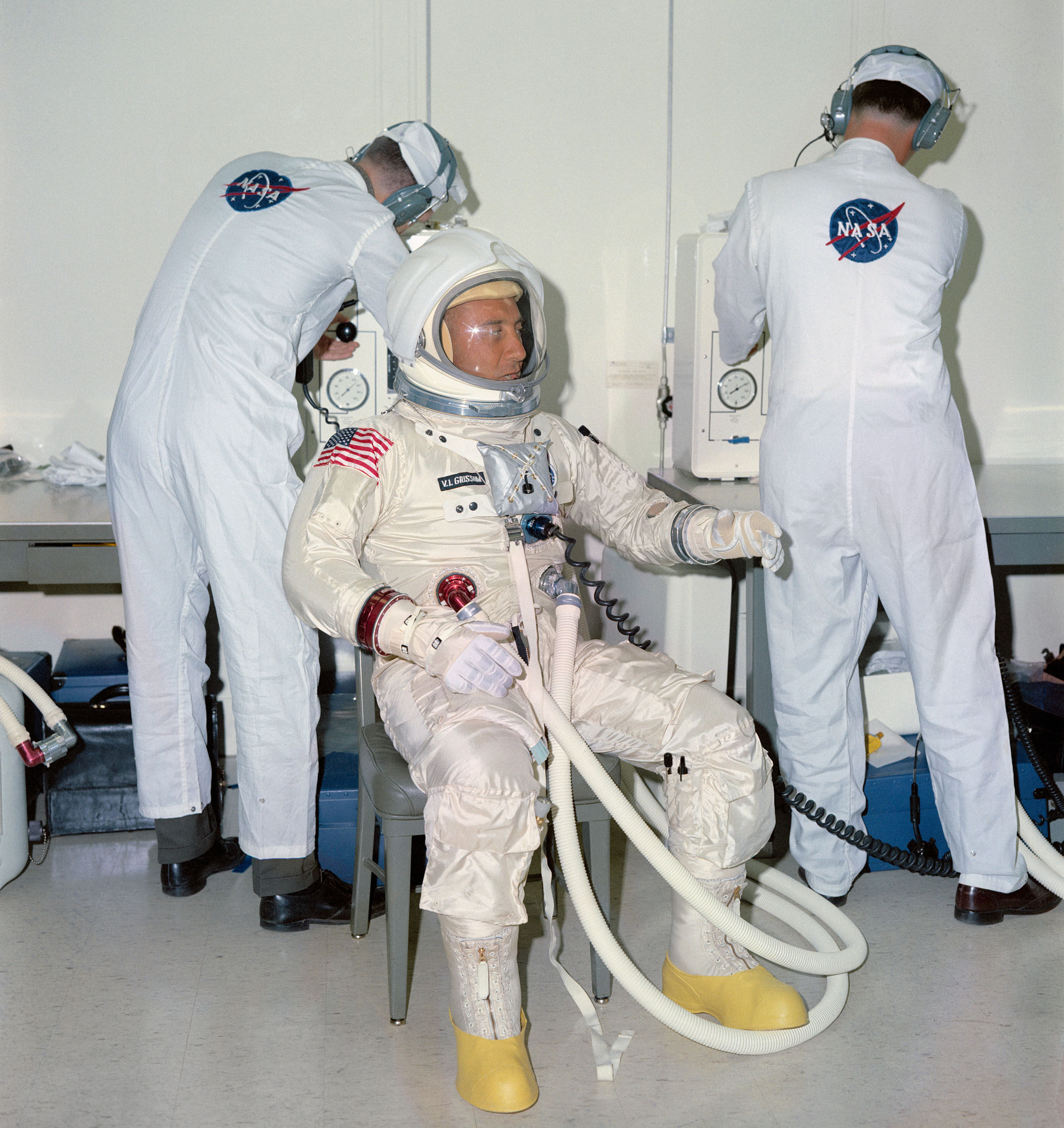 Wallpaper #Q2cF-JIBSpphPi3-IohL35 Season of Apollo Part Seven Space Suits for Apollo