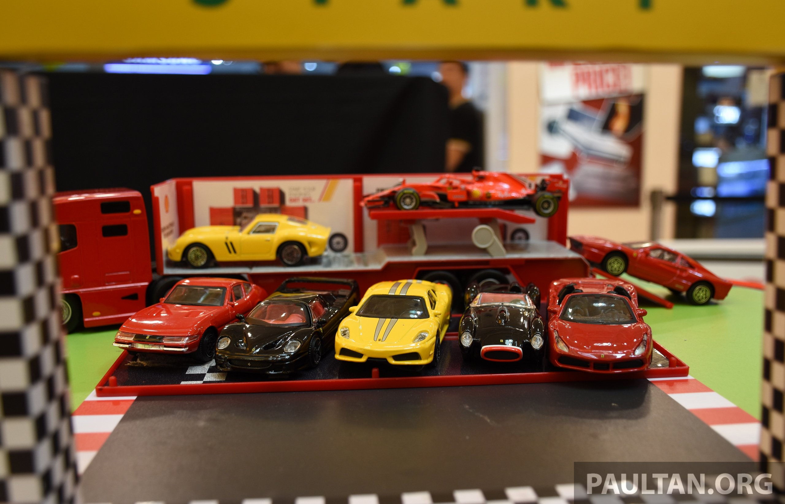 Wallpaper #O2fS_ZIBSpphPi3-u52G368 Shell Malaysia Launches Ferrari Car Collectibles Two New Models Every