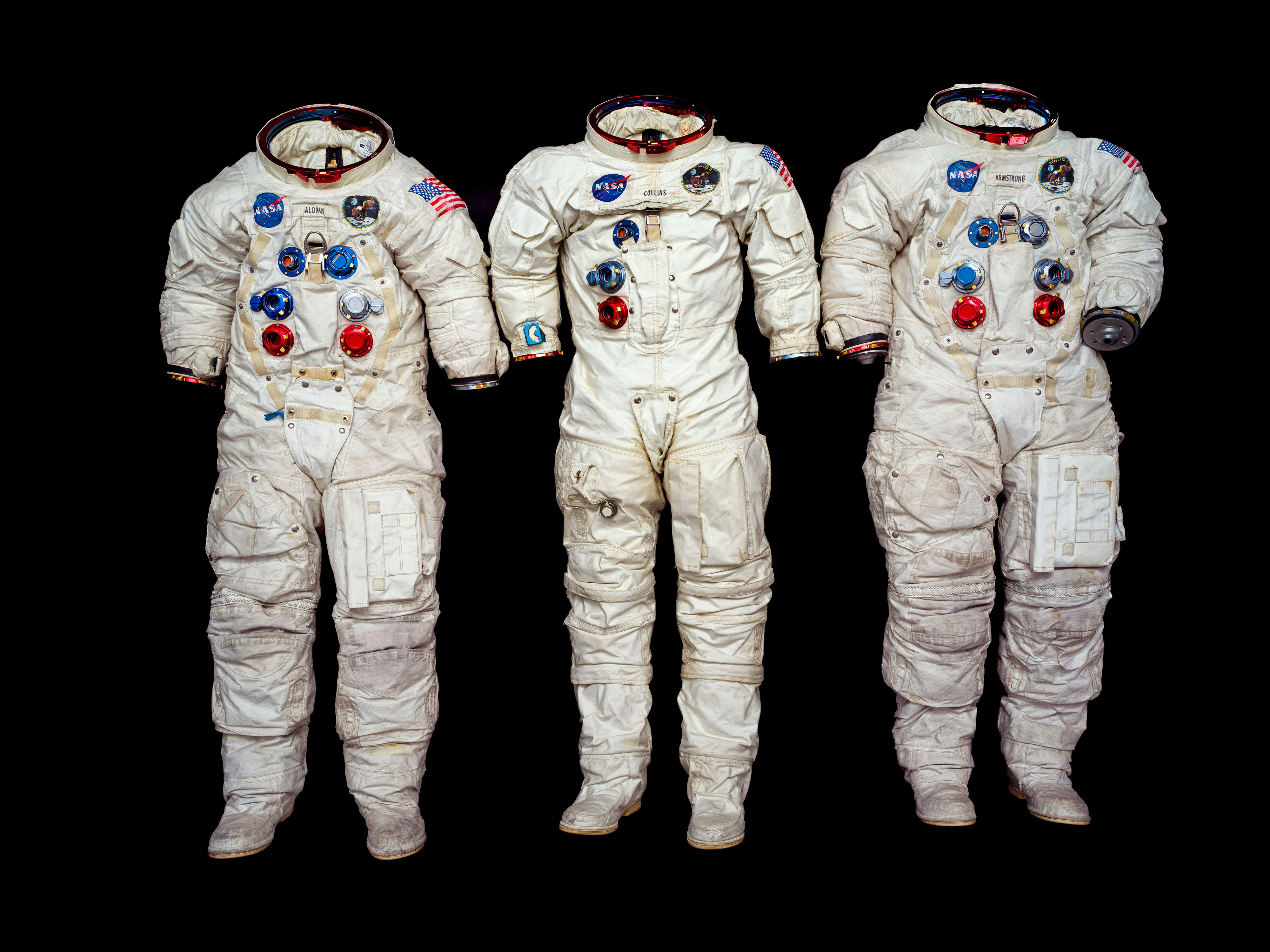 Wallpaper #e2eE_JIBSpphPi3-ZZiW11 Apollo 11 Spacesuits