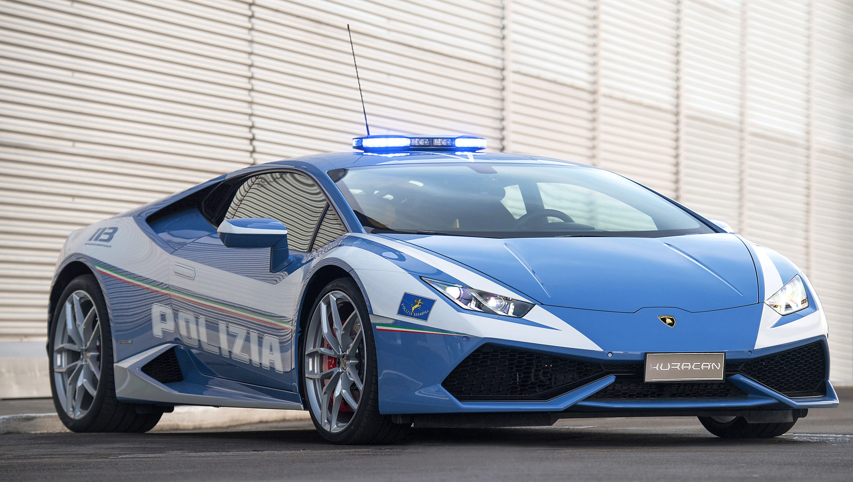 Wallpaper #NGcu_JIBSpphPi3-_JdS350 Good Luck Outrunning Italys New Lamborghini Super Sports Police Car