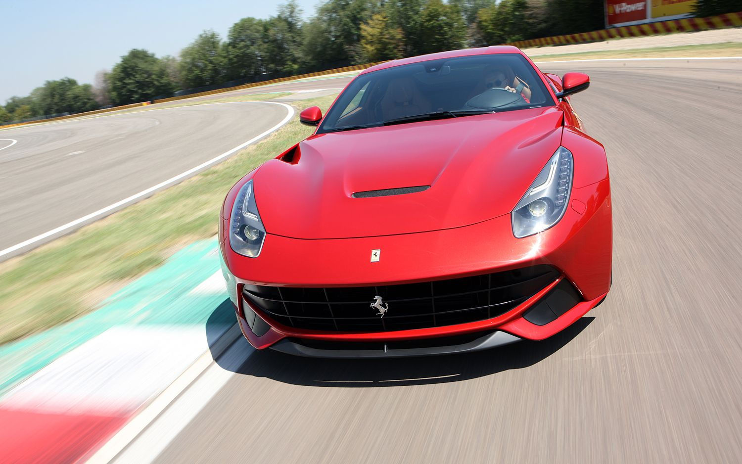 Wallpaper #KkUtpo4B7YBJg1BVRaYs17 Fleeting Moments with the Ferrari F12 Berlinetta on Ignition