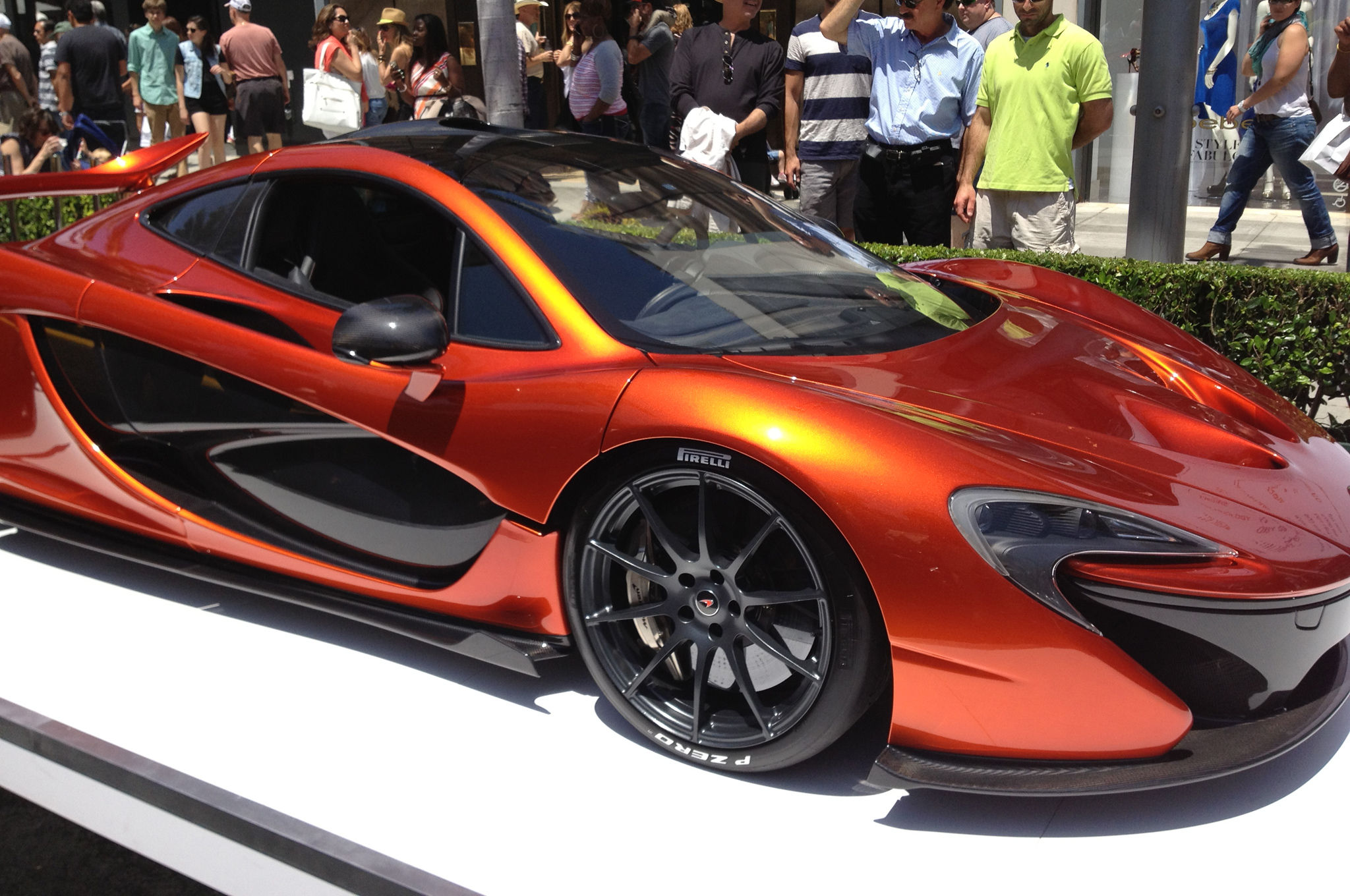 Wallpaper #bWhyIZMBSpphPi3-IzBD166 Volcano Orange Mclaren P1 Shines in the Beverly Hills Sun