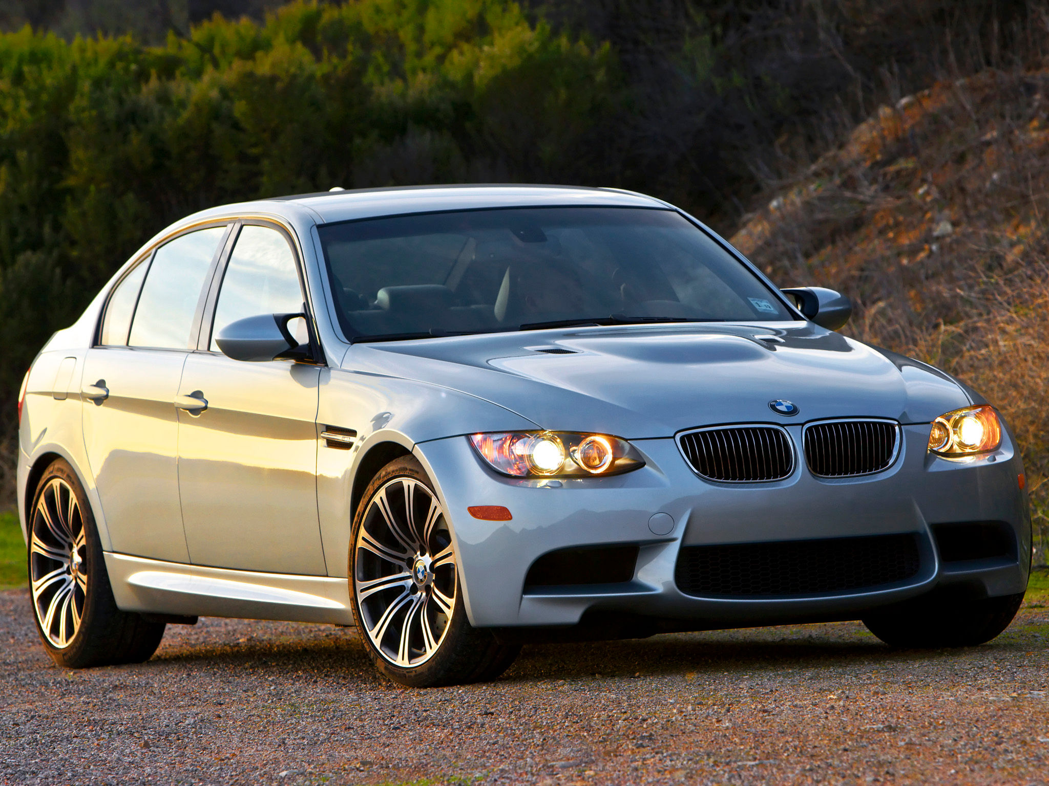 Wallpaper #gUV0lI4B7YBJg1BVKp9652 A Silver BMW M3 E90
