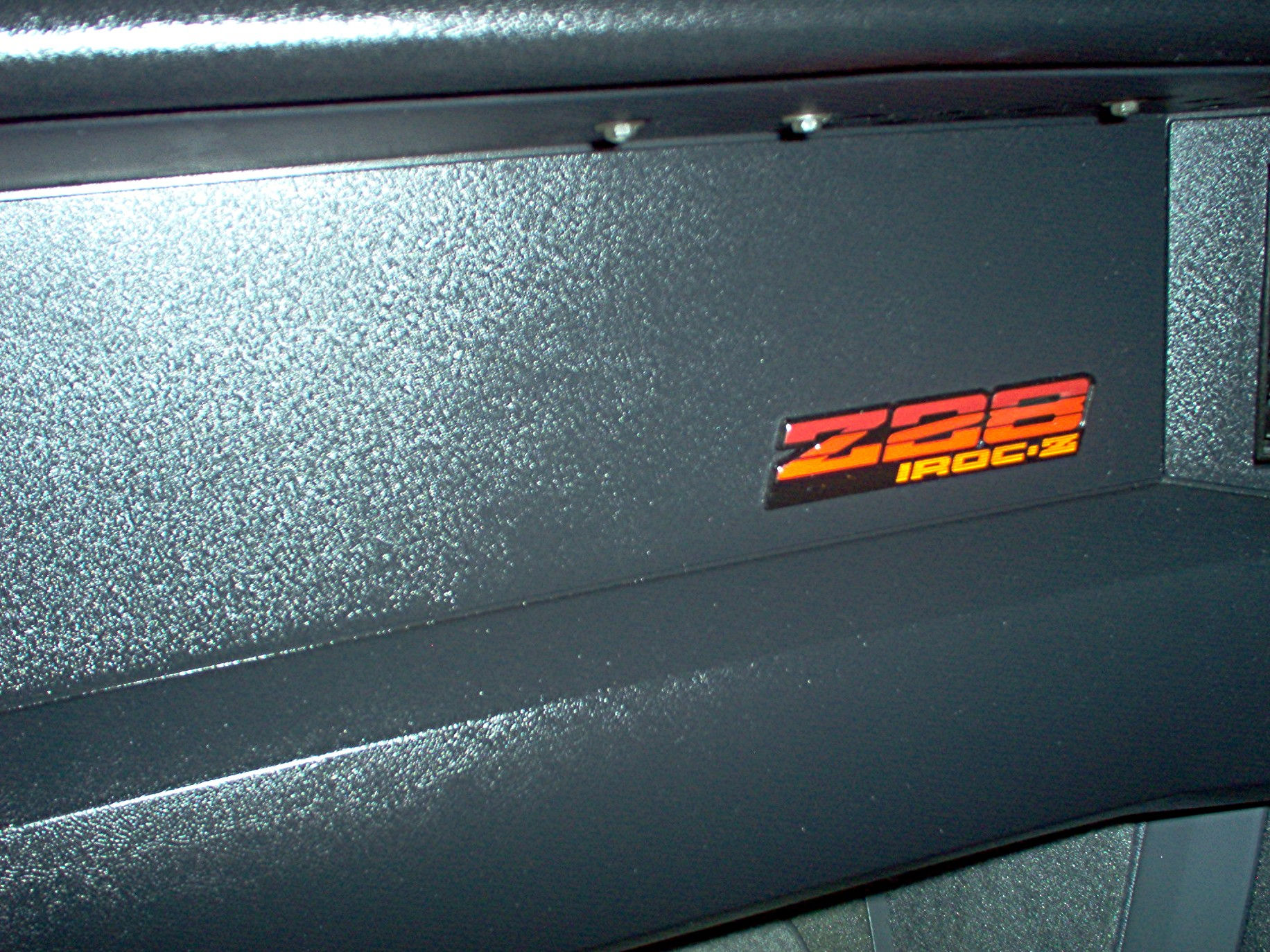 Wallpaper #1GeJApMBSpphPi3-7a_x255 Camaro Dash Emblems Differences by Year Third Generation F Body