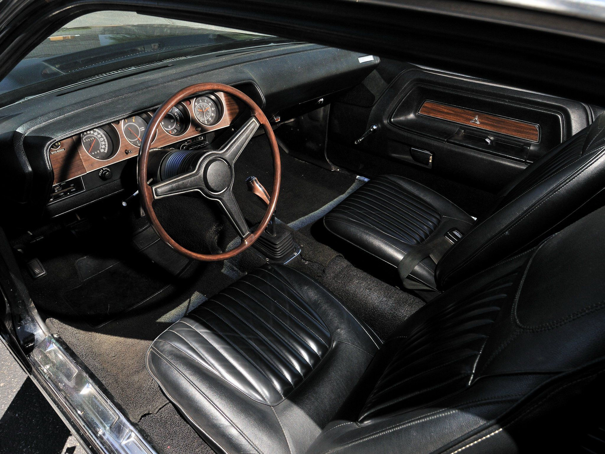 Wallpaper #vQNOZpMBpyOg8YnEcNog51 15 Nostalgic Photos of Classic Muscle Car Interiors