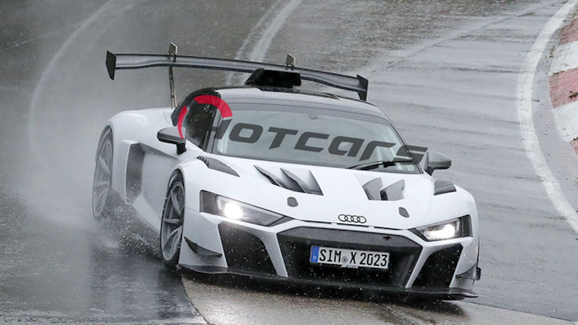 Wallpaper #yGiiGJMBSpphPi3-zxN_150 Spied Audi R8 Gt3 by Scherer Ripping Around the Ring in the Rain