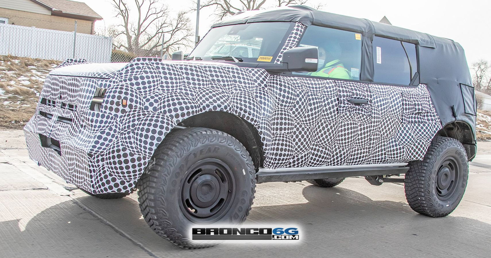 Wallpaper #4mfrD5MBSpphPi3-d_Bs175 Ford Bronco Heritage Edition Spied Showing Glimpses of Retro Appeal