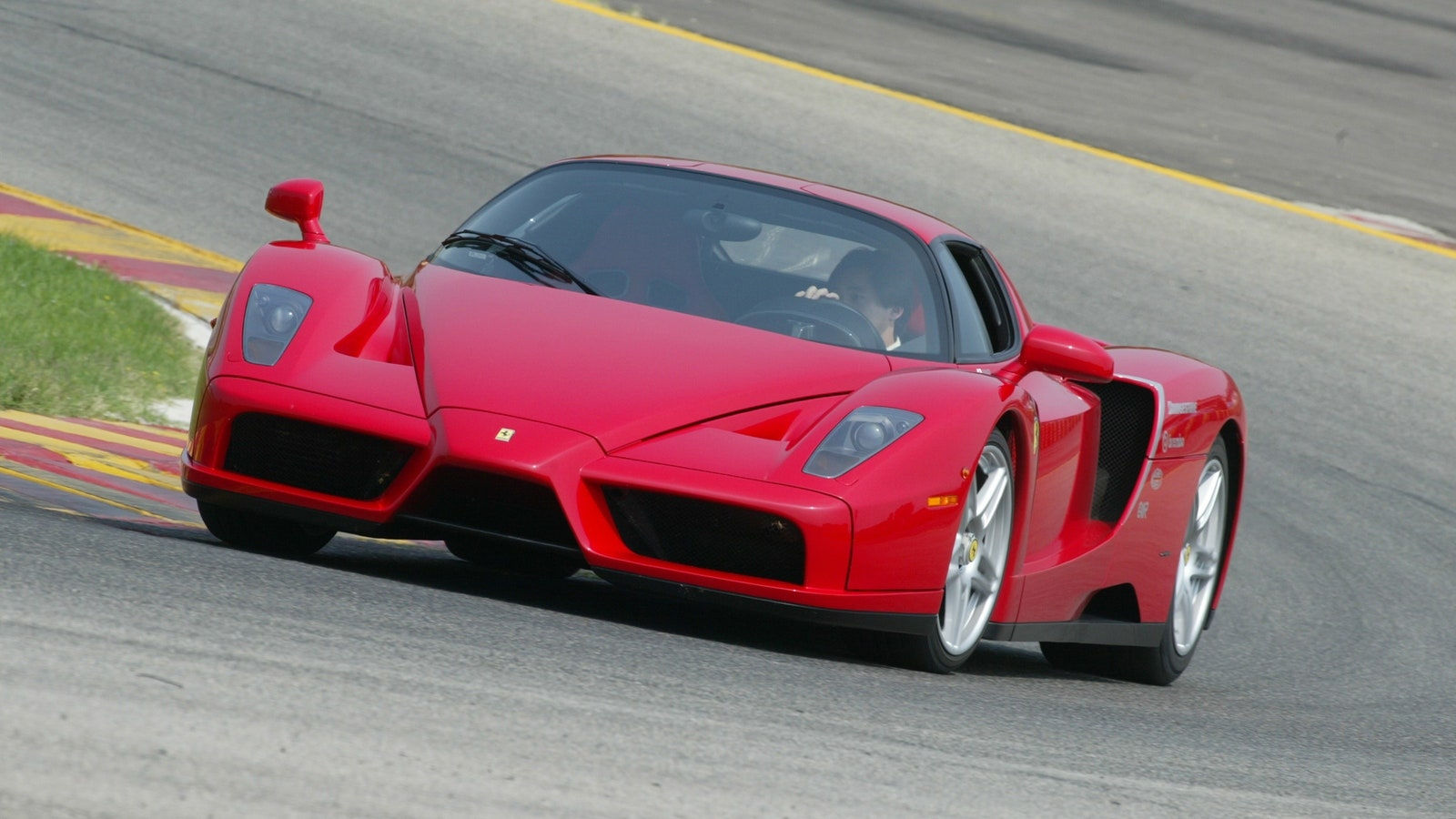 Wallpaper #ukVBl44B7YBJg1BVR6Dd1 Ferrari Enzo La Supercar Da Formula 1 Compie 20 Anni Gq Italia