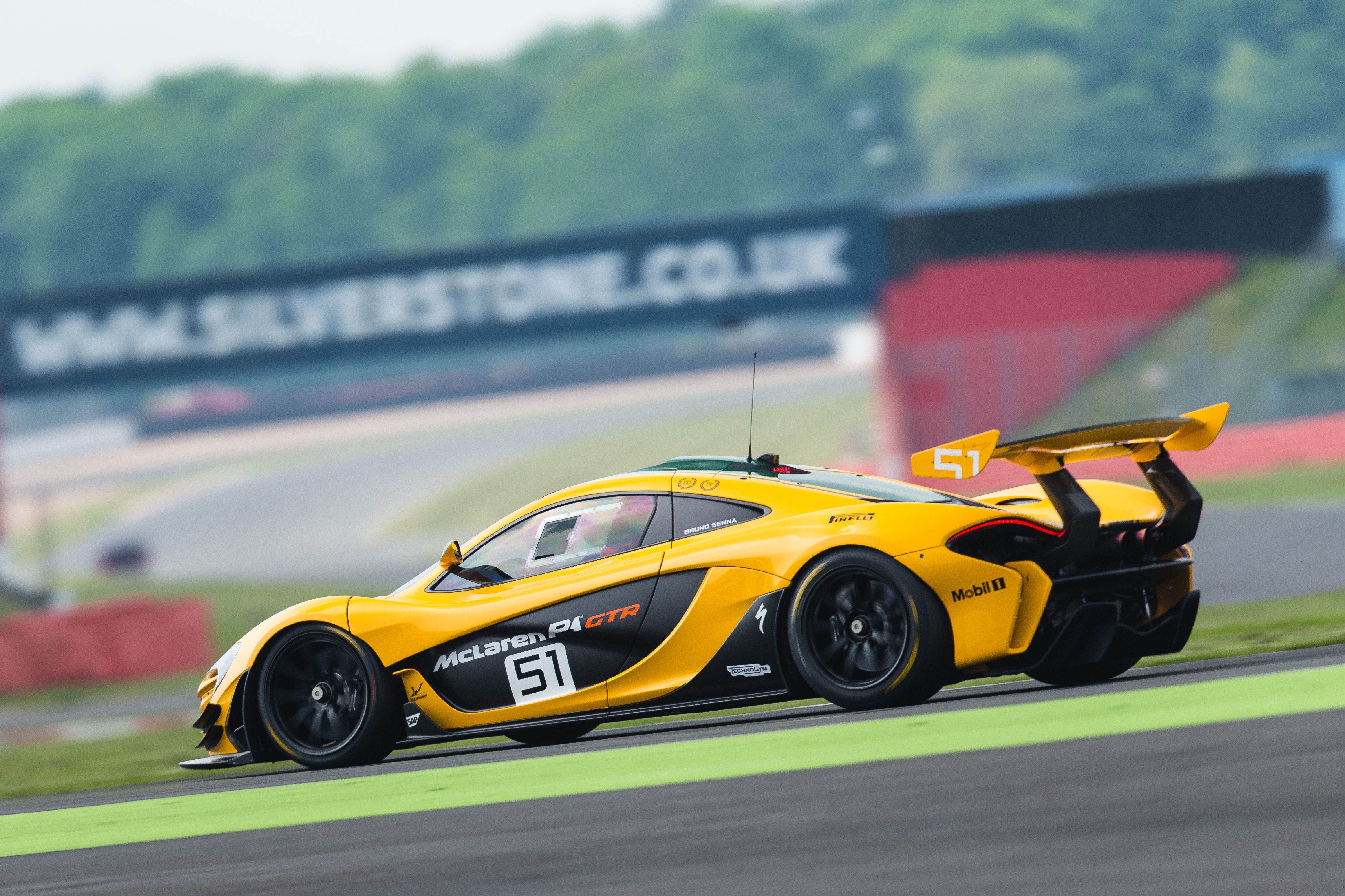 Wallpaper #bWhyIZMBSpphPi3-IzBD185 Mclaren P1 Track