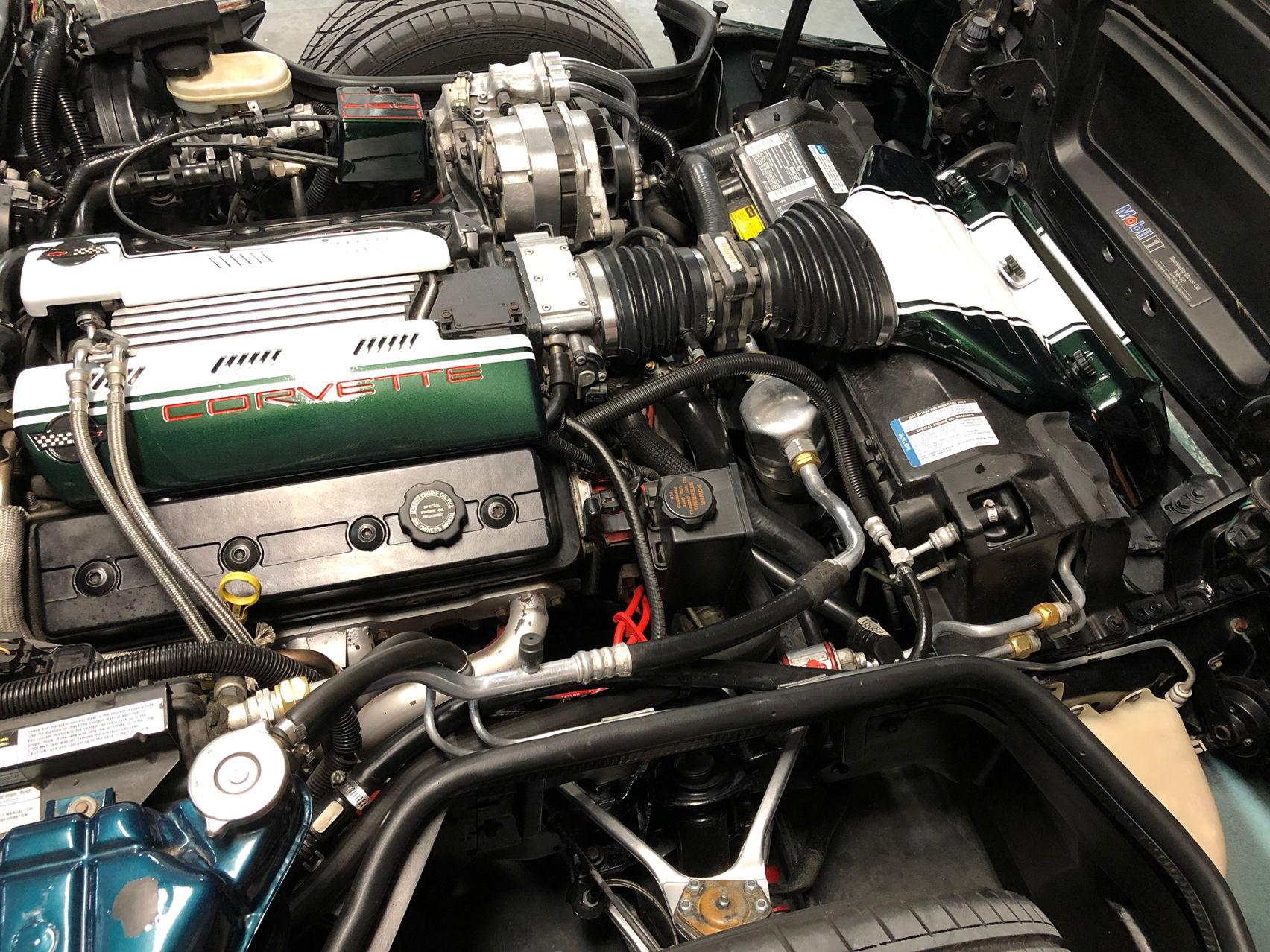 Wallpaper #-Gd-AZMBSpphPi3-aqp519 C4 Corvette Engine Bay