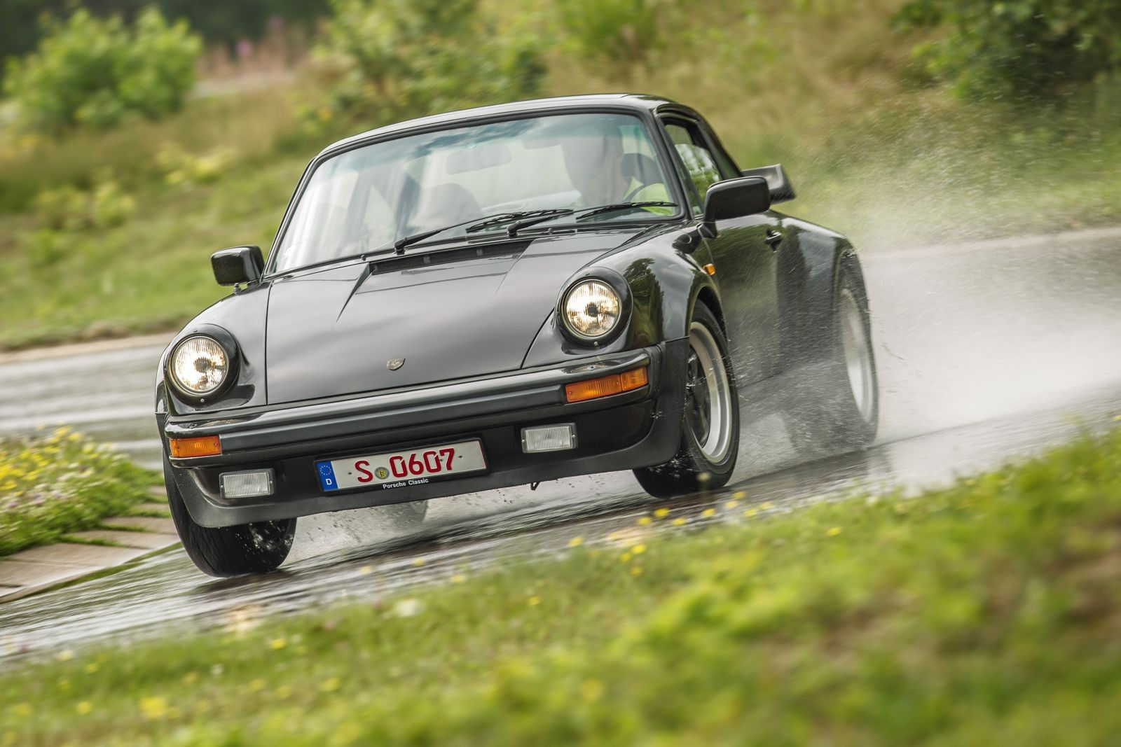 Wallpaper #m2jxGZMBSpphPi3-Thlt80 Classic Trader Reviews the Porsche 930 Turbo Profile Being Insanely