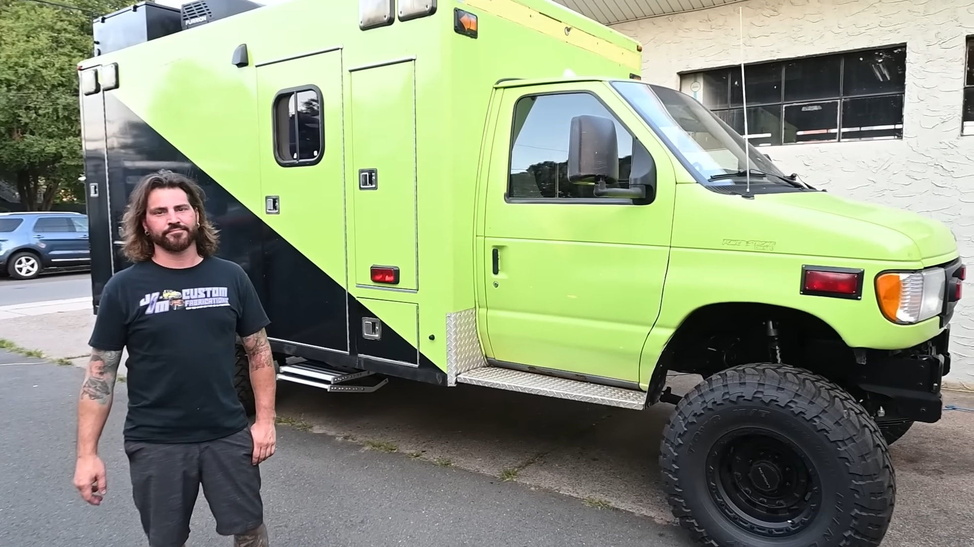Wallpaper #bGfn-JIBSpphPi3-2ItS194 This 4x4 Ambulance Camper Conversion is Ready to Handle Off Road and
