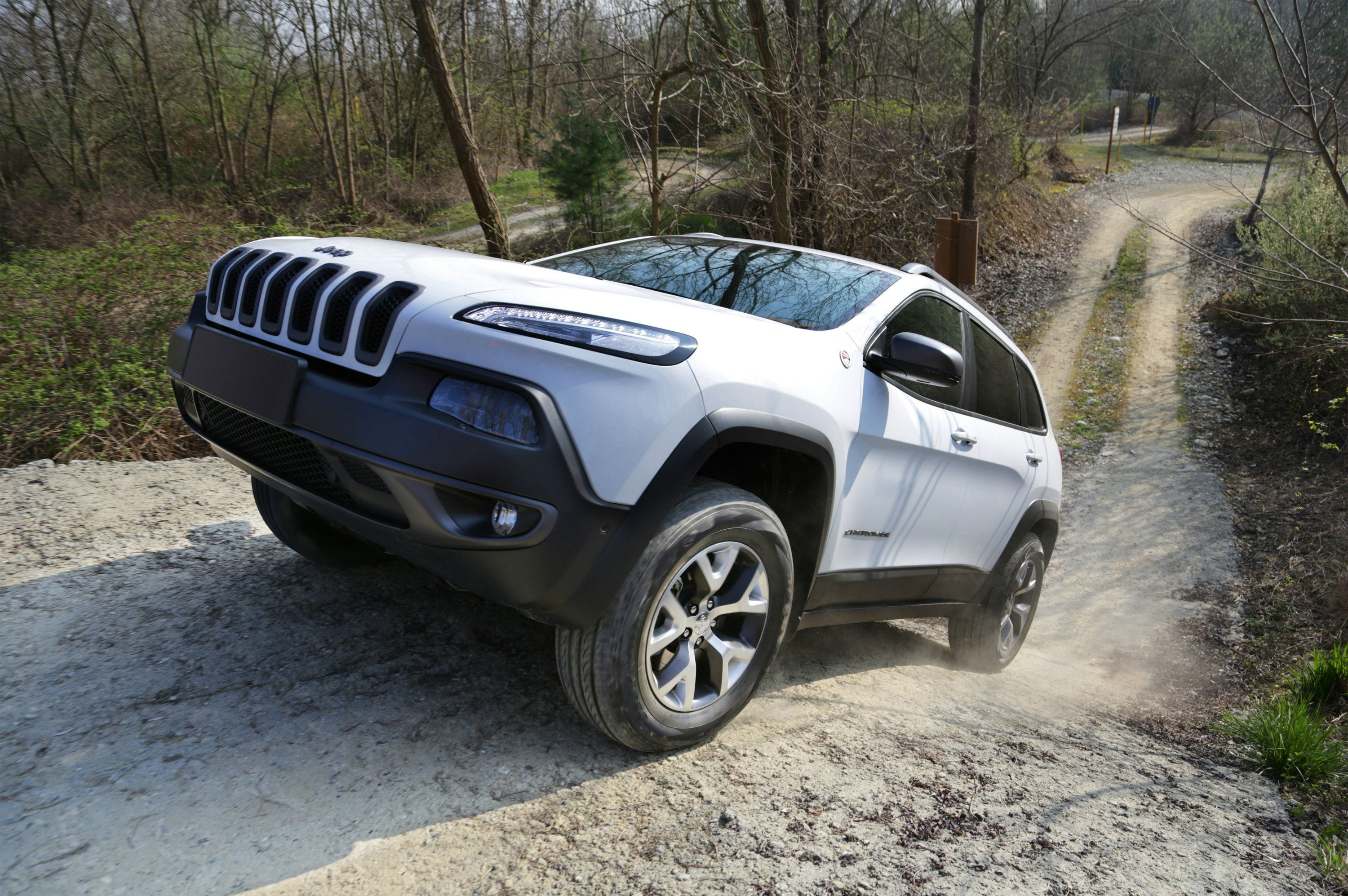 Wallpaper #cmfiBpMBSpphPi3-T8N425 2015 Jeep Cherokee Trailhawk Introduced in the United Kingdom