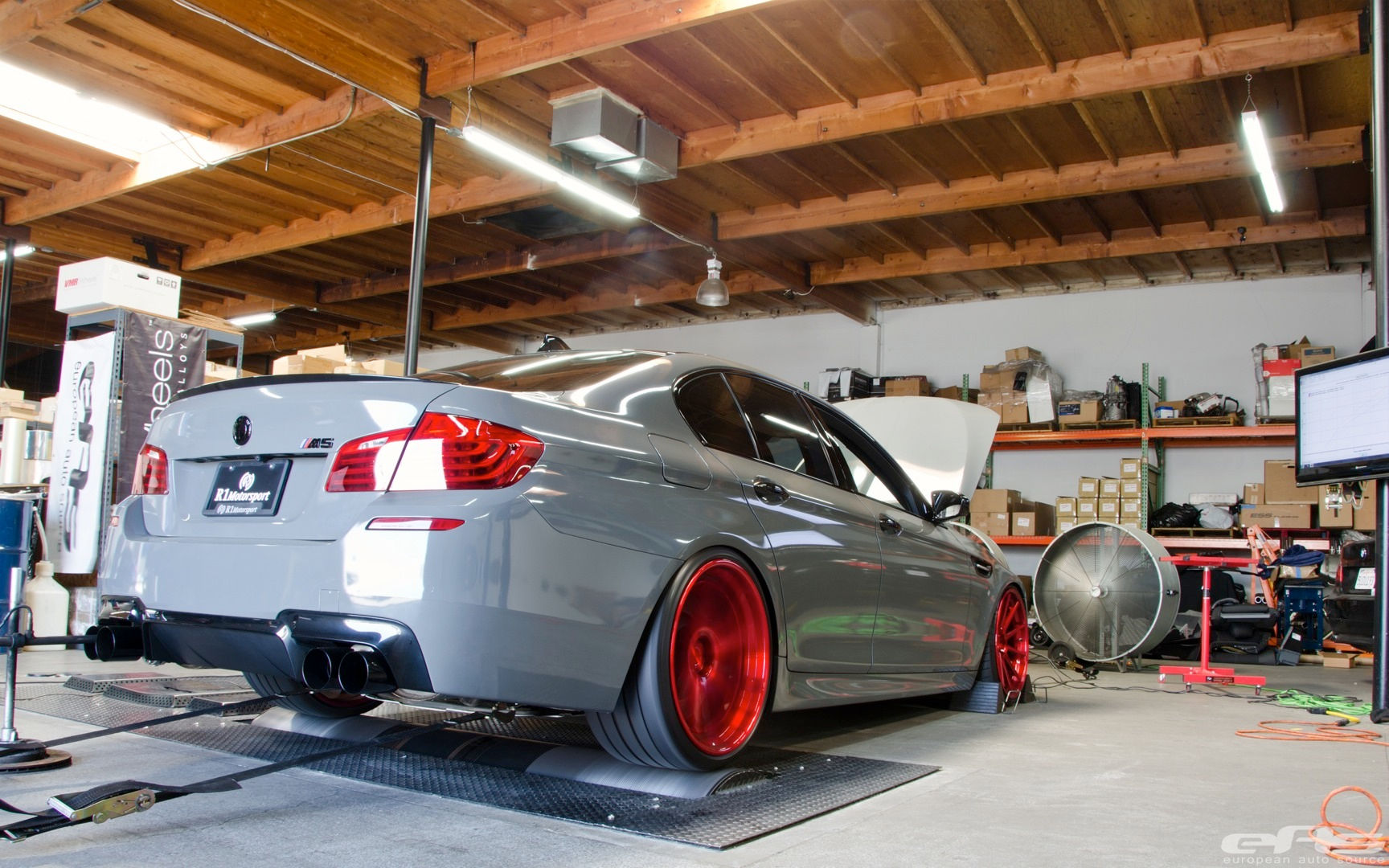 Wallpaper #MWjVHJMBSpphPi3-rCTQ112 Battleship Gray BMW F10 M5 Jumps on Dyno Autoevolution