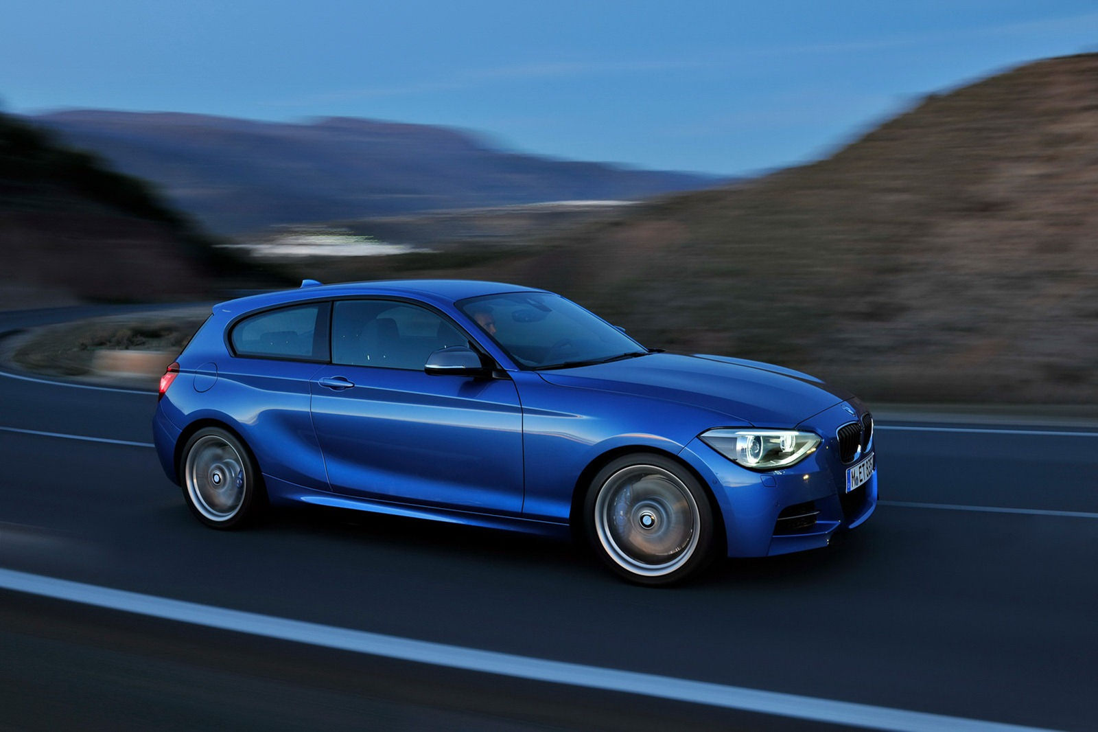 Wallpaper #EWfQ-JIBSpphPi3-YIsj14 BMW Reveals 1 Series Three Door Hatchback Autoevolution