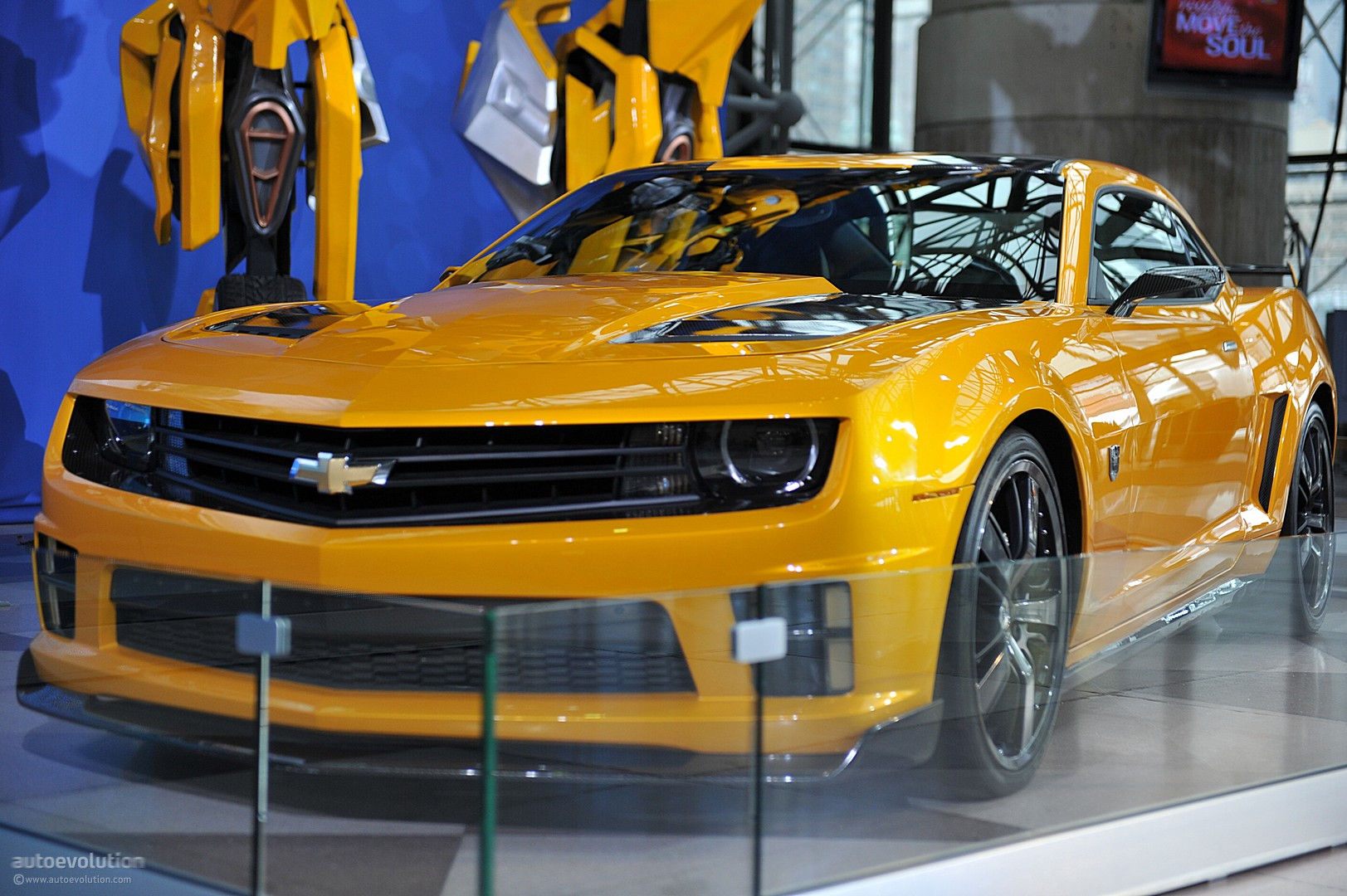 Wallpaper #umcB65IBSpphPi3-nEkn50 Nyias 2011 Camaro Bumblebee as Seen in Transformers 3 Live Photos