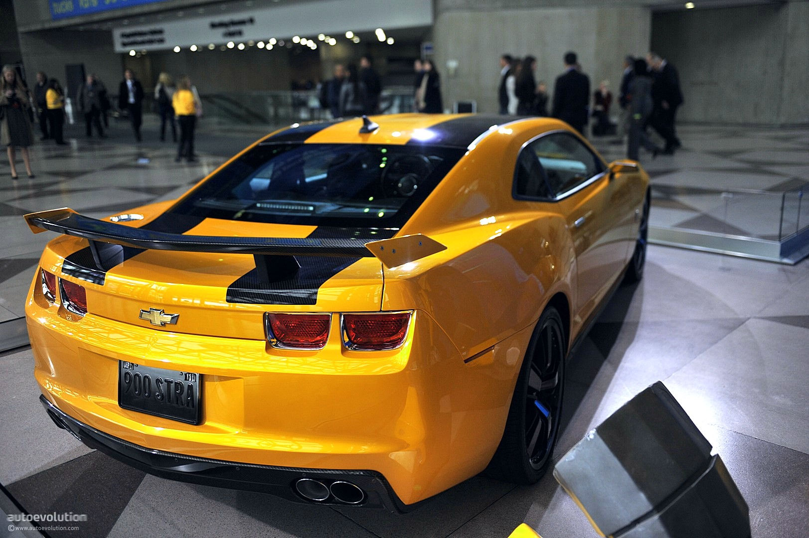 Wallpaper #umcB65IBSpphPi3-nEkn72 Nyias 2011 Camaro Bumblebee as Seen in Transformers 3 Live Photos