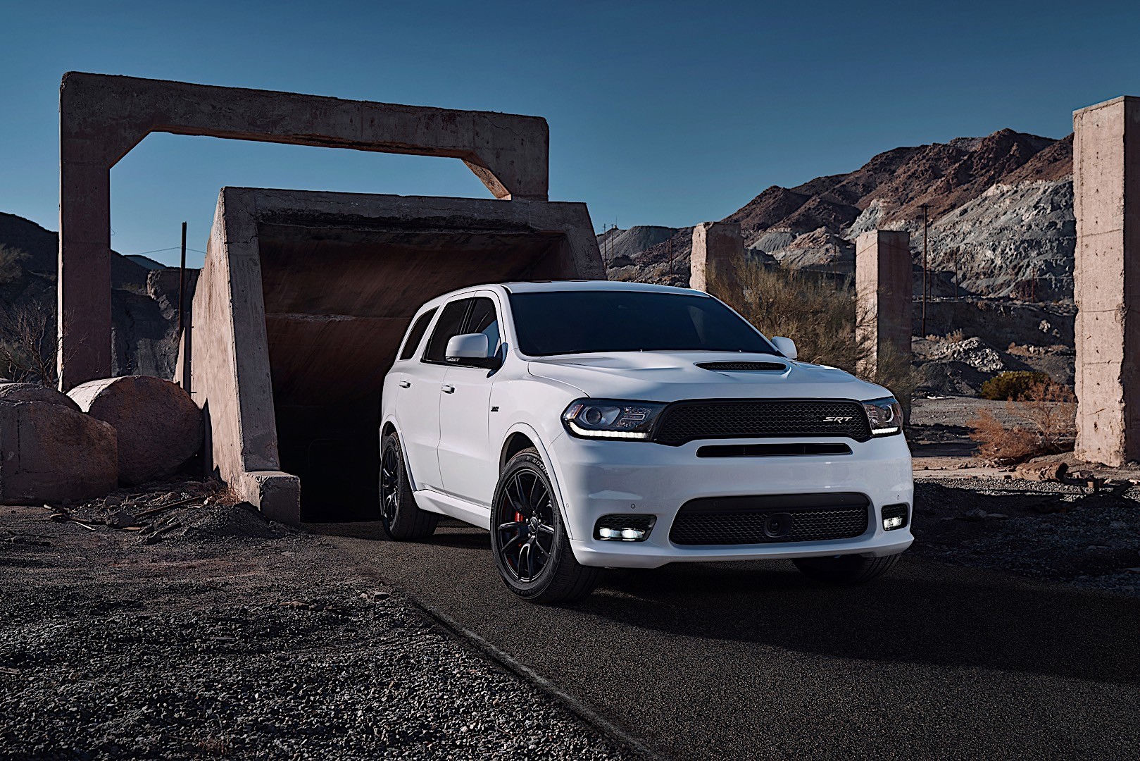 Wallpaper #omeU8JIBSpphPi3-CGf2292 Dodge Durango Hellcat Rendered Looks Big and Strong Autoevolution