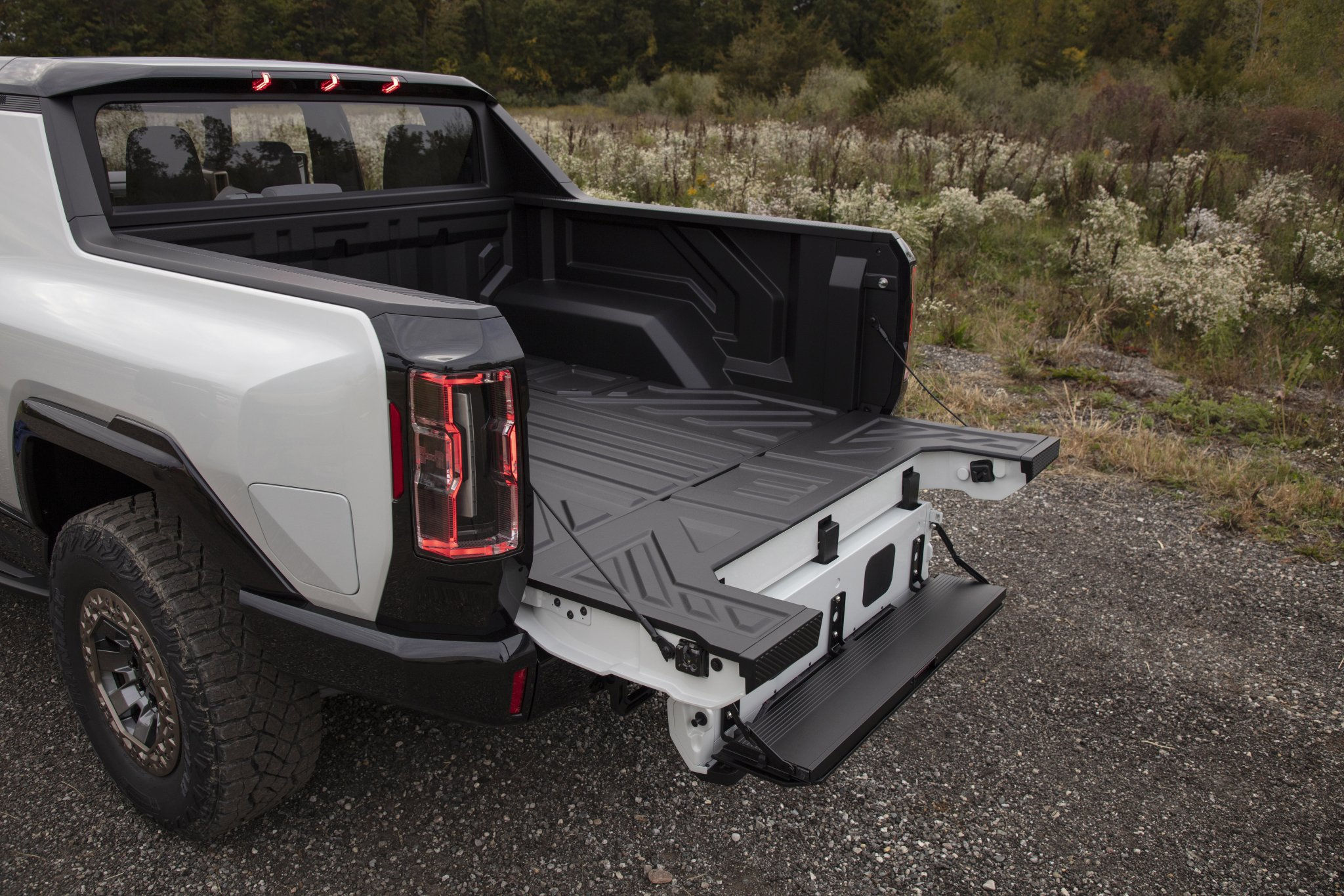 Wallpaper #aGjlHJMBSpphPi3-NiSo359 The Gmc Hummer Ev is a Useless 110000 Chunk of Metal Cant Even