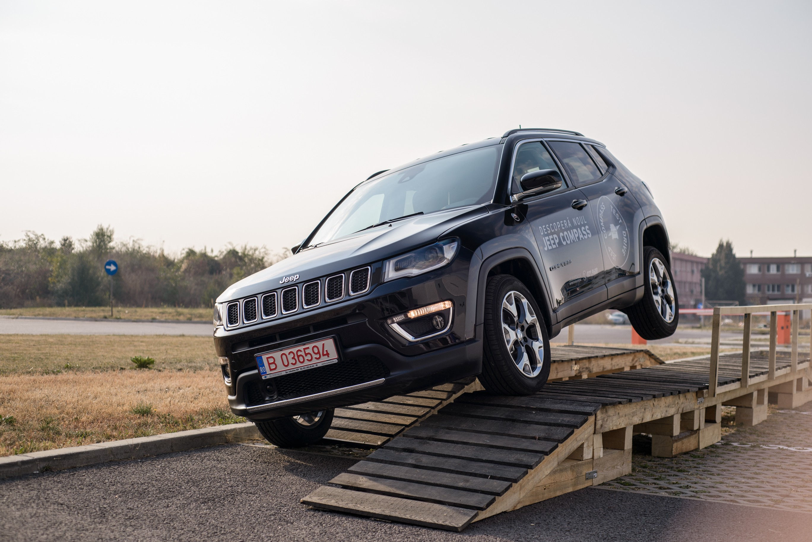 Wallpaper #ymcY7JIBSpphPi3-gVD1218 Driven 2017 Jeep Compass 4x4 20 Diesel 9at Autoevolution