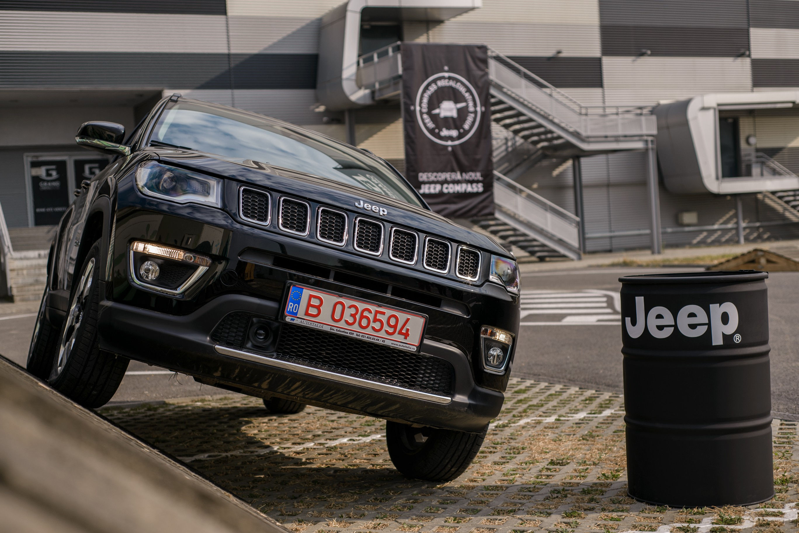 Wallpaper #ymcY7JIBSpphPi3-gVD1289 Driven 2017 Jeep Compass 4x4 20 Diesel 9at Autoevolution