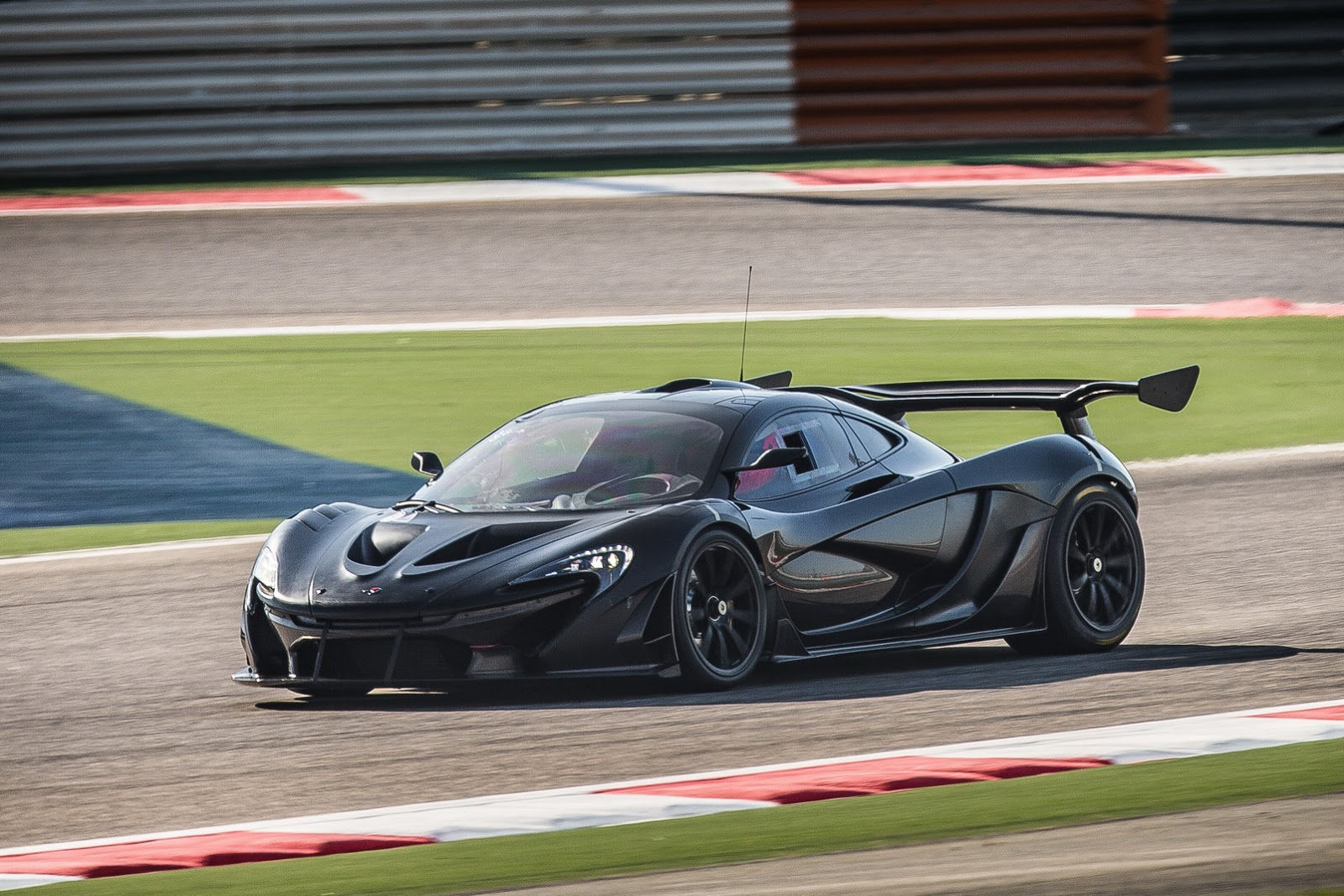 Wallpaper #bWhyIZMBSpphPi3-IzBD15 Mclaren Shows Epic P1 GTR Track Car Ahead of Geneva Debut Autoevolution