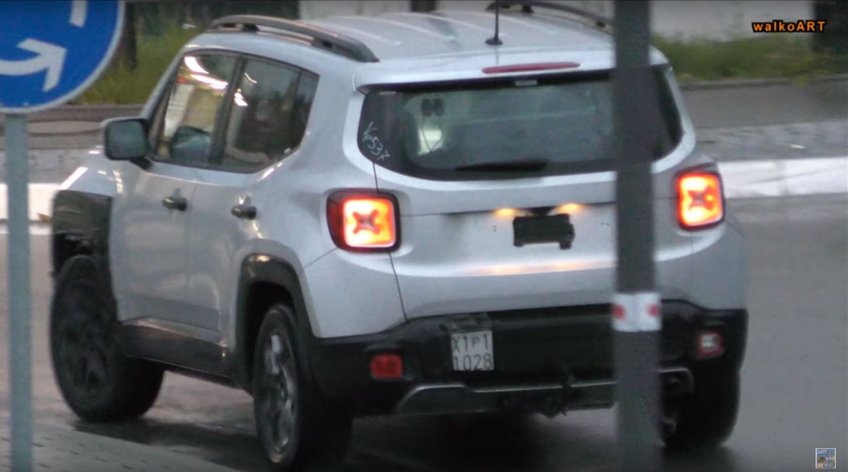 Wallpaper #TWhEFZMBSpphPi3-FQc3463 Jeep Renegade Spotted with Light Face Camouflage Could Be a Facelift