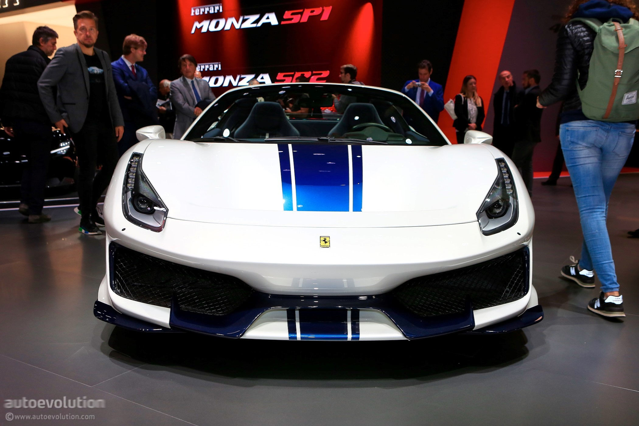 Wallpaper #Tmeb-JIBSpphPi3-tIrp33 Ferrari 488 Pista Spider Makes European Debut in Paris Autoevolution