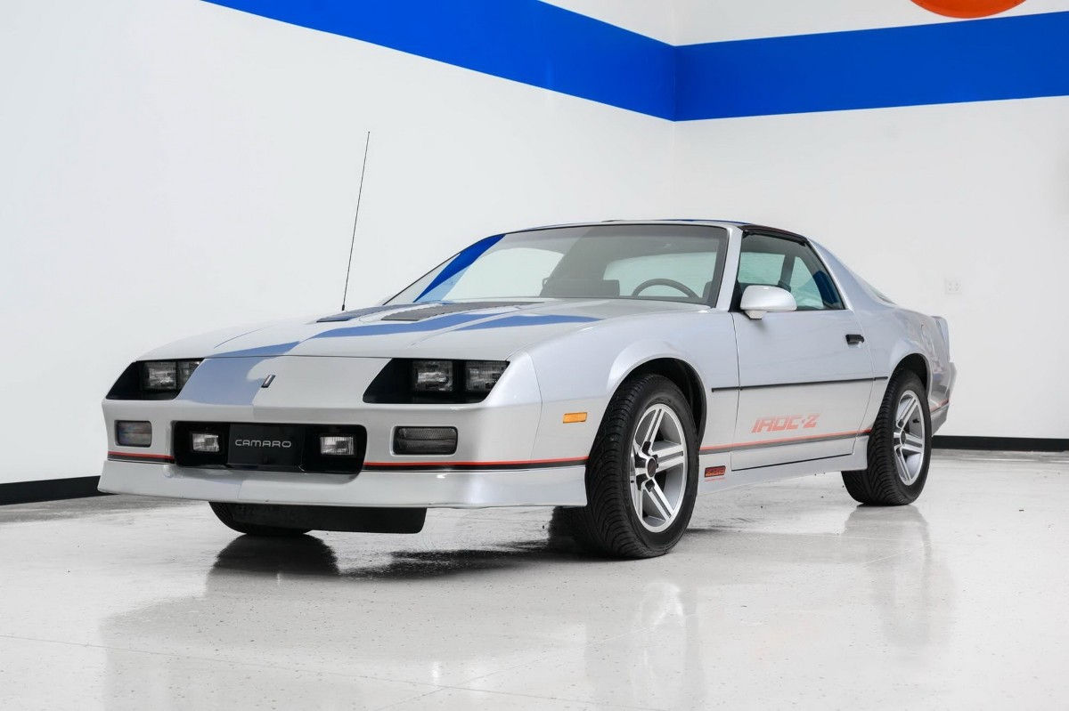 Wallpaper #jTUHk5cBk_lpvpaliJVd52 Impeccable 1985 Chevrolet Camaro Z28 Iroc Z is Nostalgia Done Right
