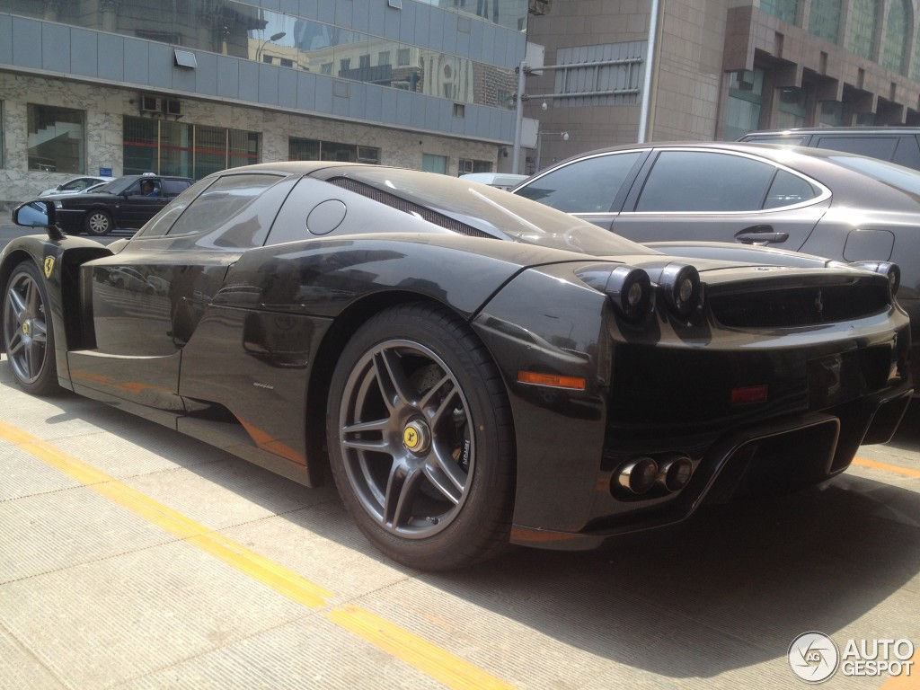 Wallpaper #8GicGZMBSpphPi3-_Rck197 Ferrari Enzo Looks Abandoned in China Autoevolution