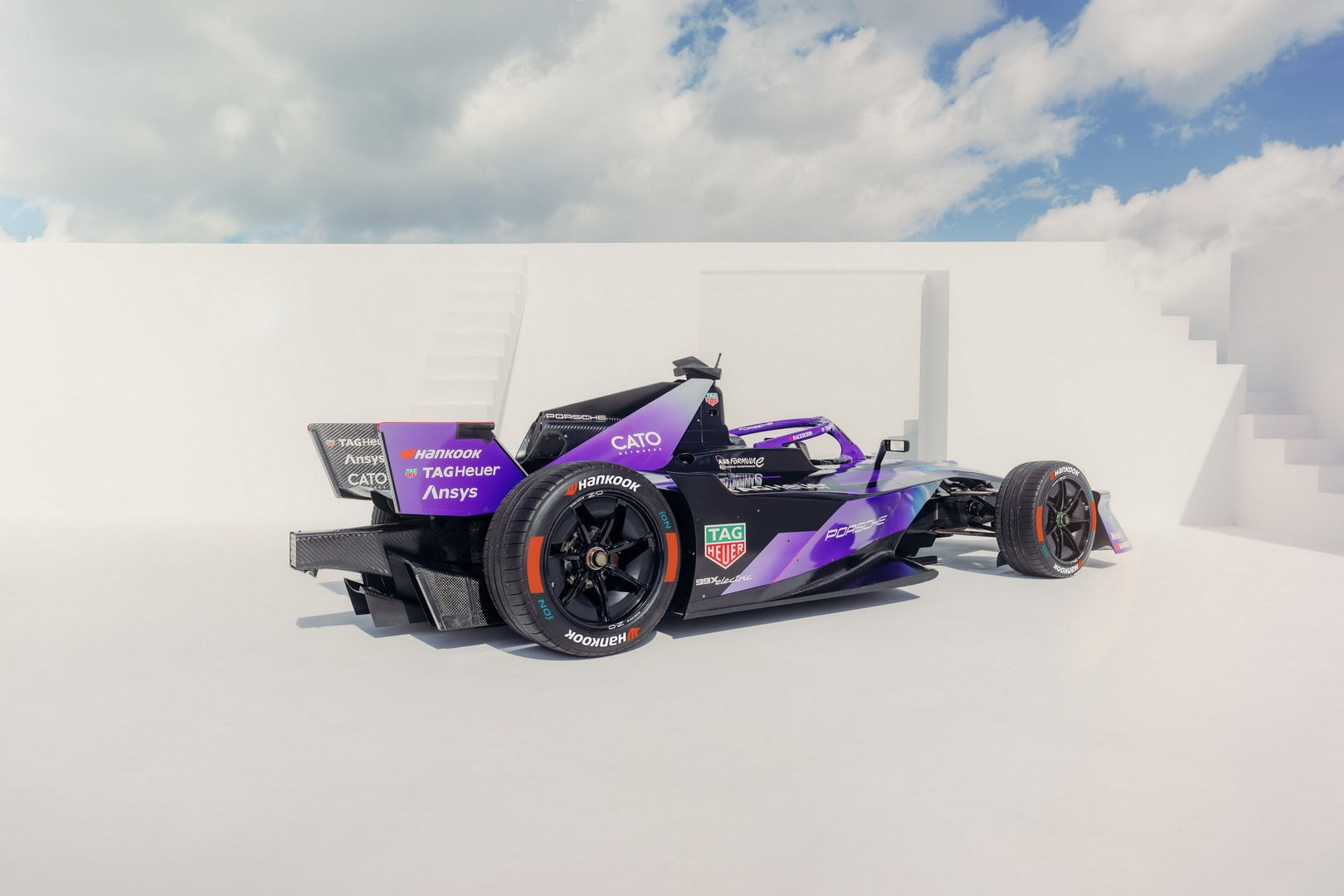 Wallpaper #Y7g615IBJvJKYCmE0eJt570 Porsche Unveils New 99x Electric Formula E Car with Taycan Turbo GT