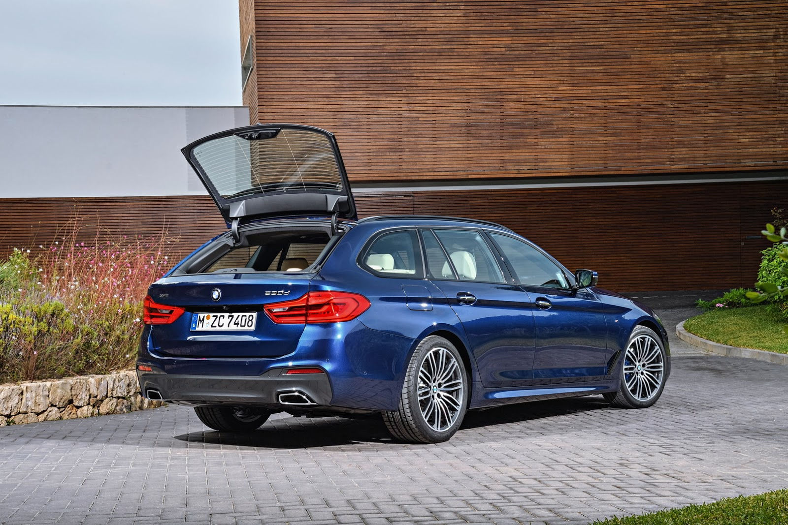 Wallpaper #FXNYgo4BFI5NbQksvBmd24 2017 BMW 5 Series Touring G31 Launch Films Are About Wagon Lifestyle