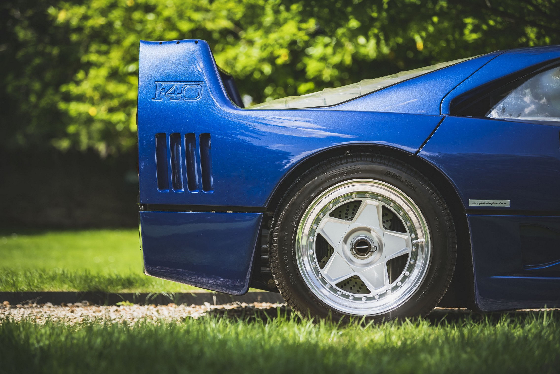 Wallpaper #6wO5ZJMBpyOg8YnEC9ci9 Bespoke 1989 Ferrari F40 Blu is Up for Grabs if Only for a Very