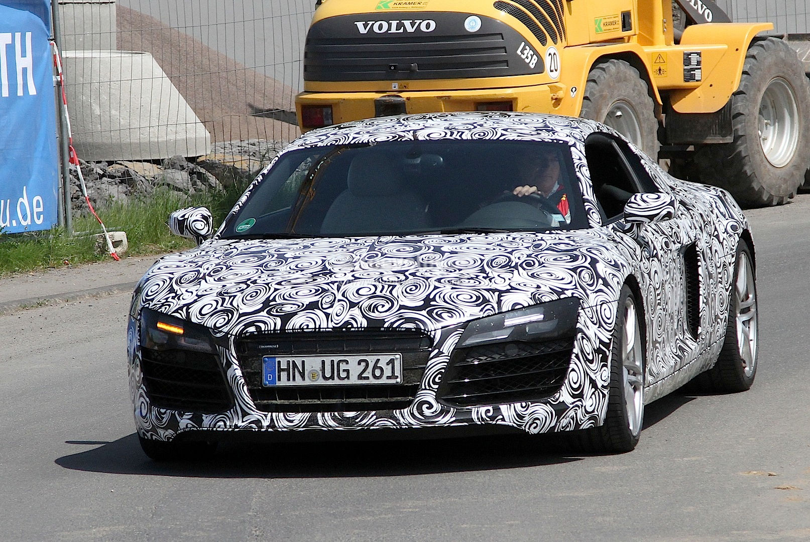 Wallpaper #Pmg_GJMBSpphPi3-AhLi233 Spyshots 2013 Audi R8 Facelift Drops Camo Autoevolution