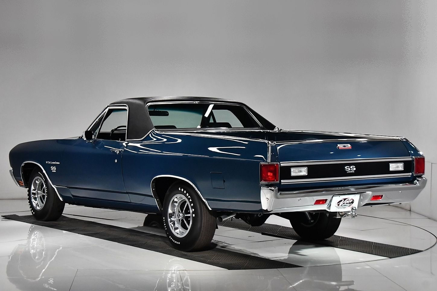 Wallpaper #qgM9ZpMBpyOg8YnEU9qL87 1970 El Camino Lifted