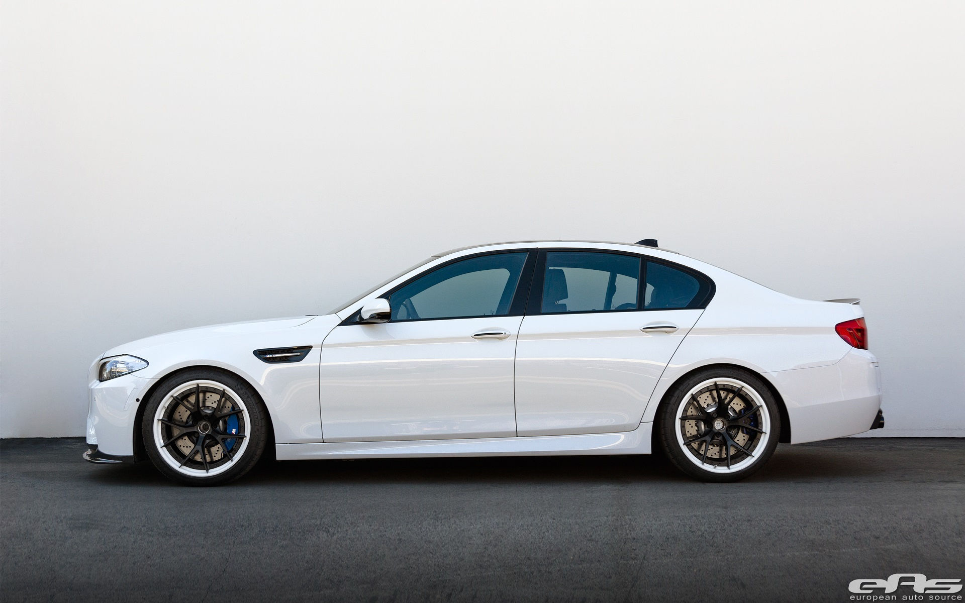 Wallpaper #7Z_aV5MBcUVgGJNo_6-N368 BMW M5 on Hre Wheels Looks Like an Early 1920s Gangster Autoevolution