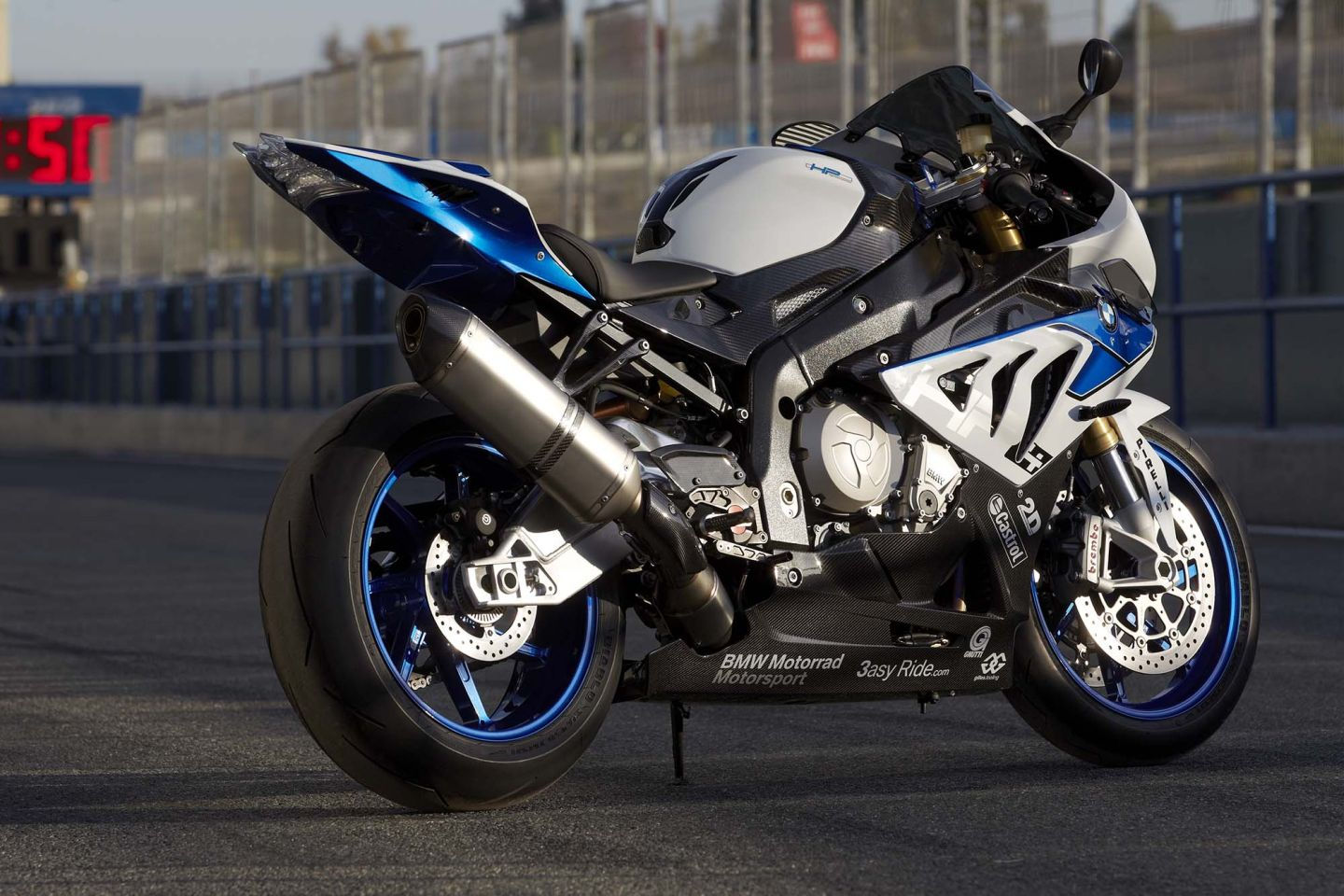 Wallpaper #4n0B8Y4Bnwiau_P6cwes27 BMW Hp4 Becomes Available on December 1st Autoevolution