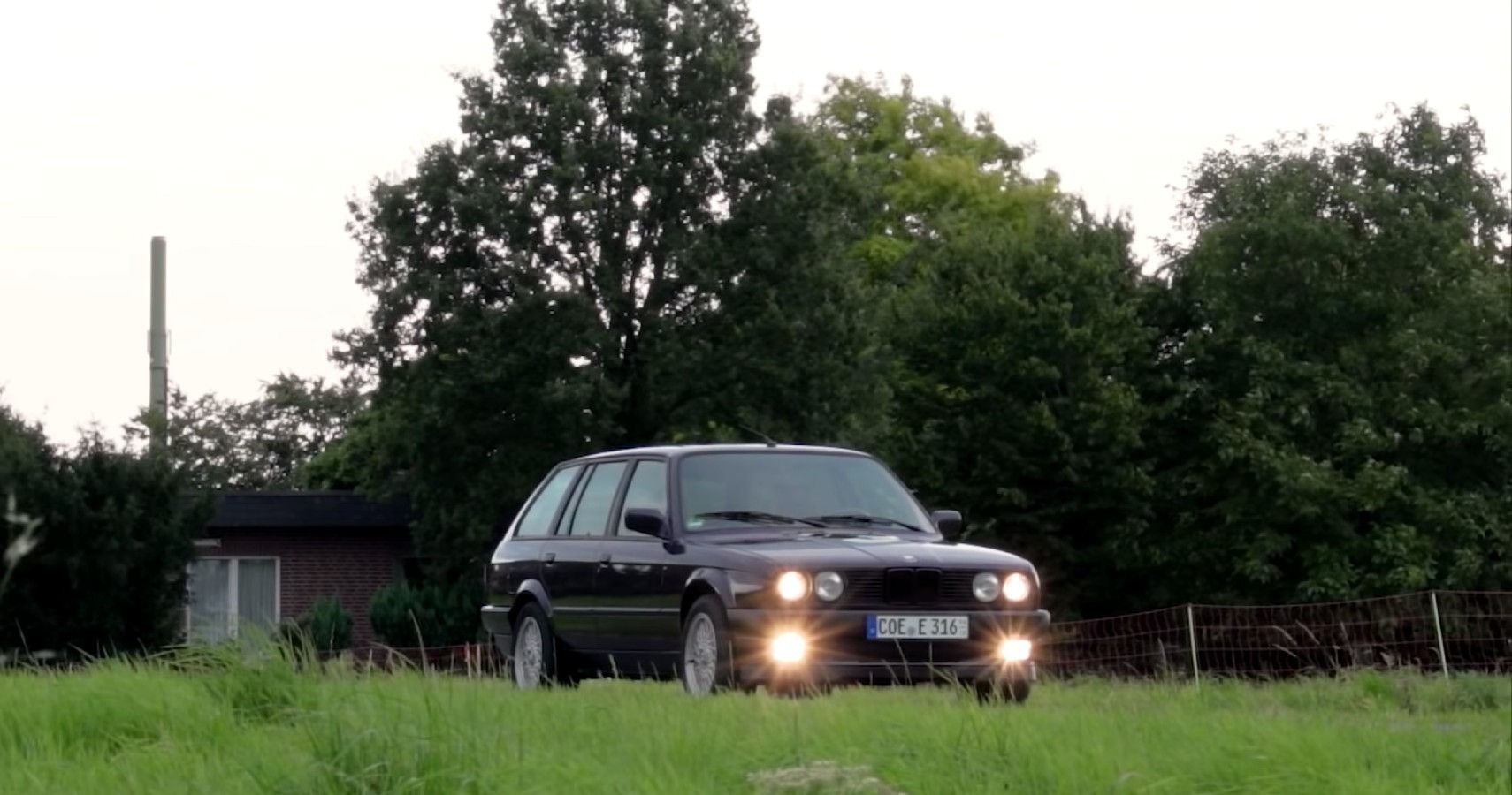 Wallpaper #iWi_FJMBSpphPi3-_wVY174 Would You Travel Abroad for a Rare BMW E30 Wagon Someone Did
